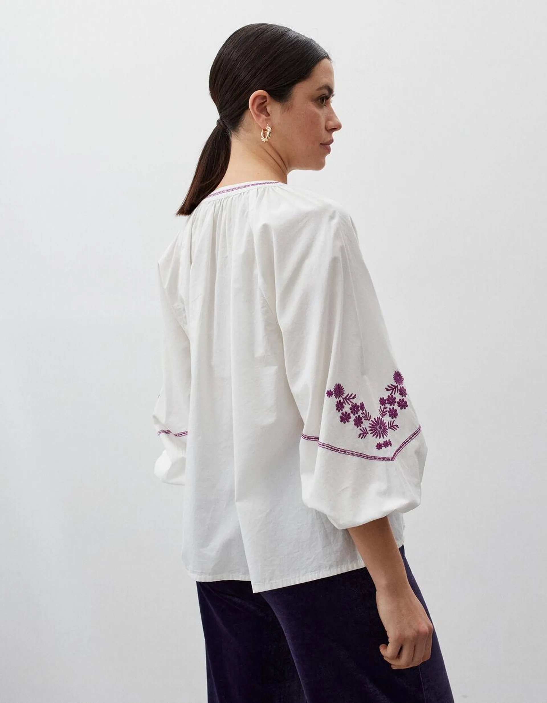 Blusa de Manga Comprida Bordados, Mulher, Branco