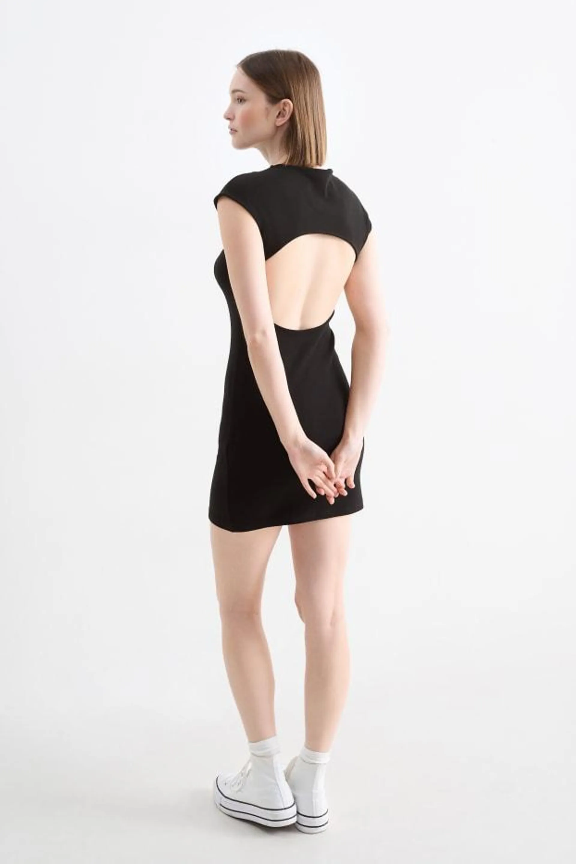 Bodycon dress with cut-out