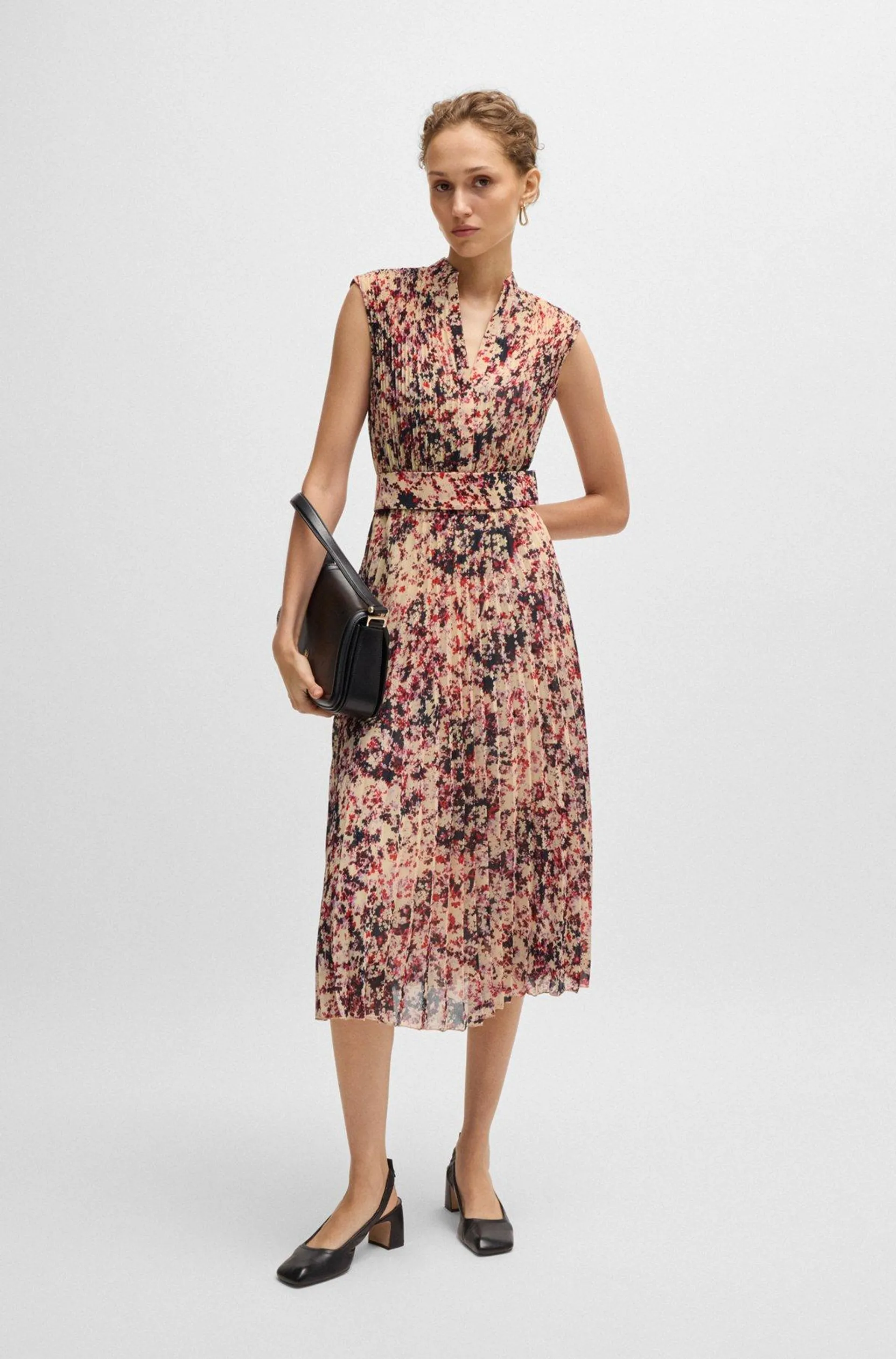 Vestido em crepe plissado com estampa floral