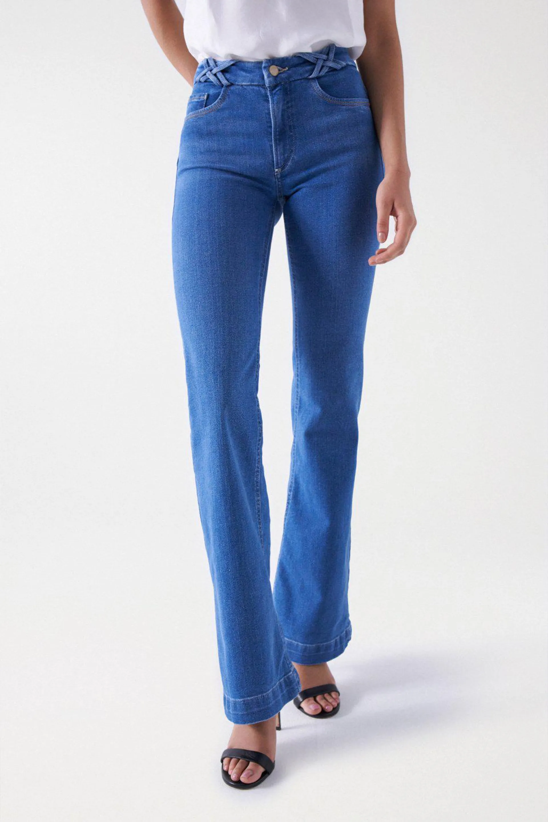 JEANS DESTINY PUSH UP FLARE COM PRESILHAS CRUZADAS