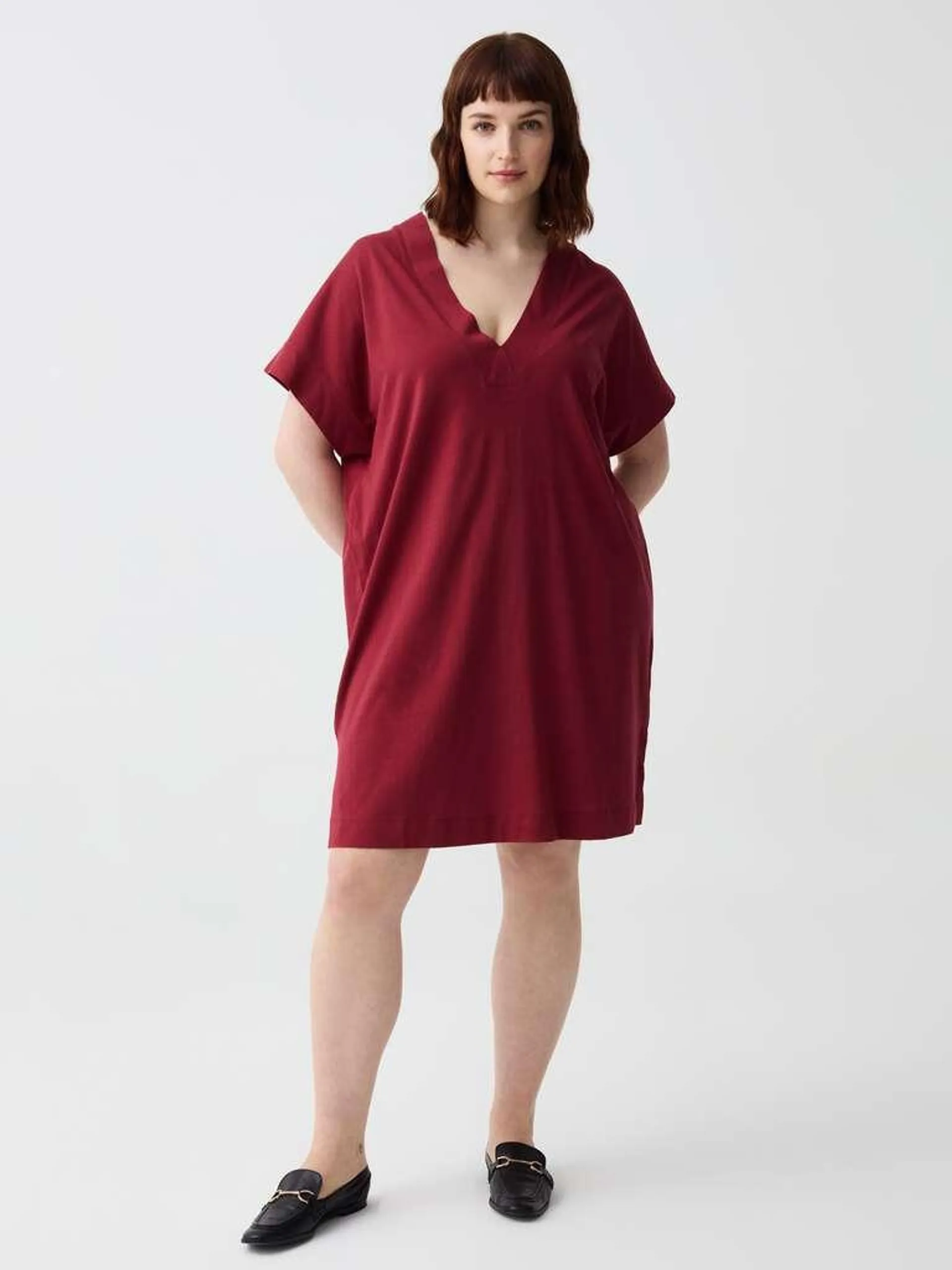 Essential Curvy short dress in jersey with V neck Rouge cerise