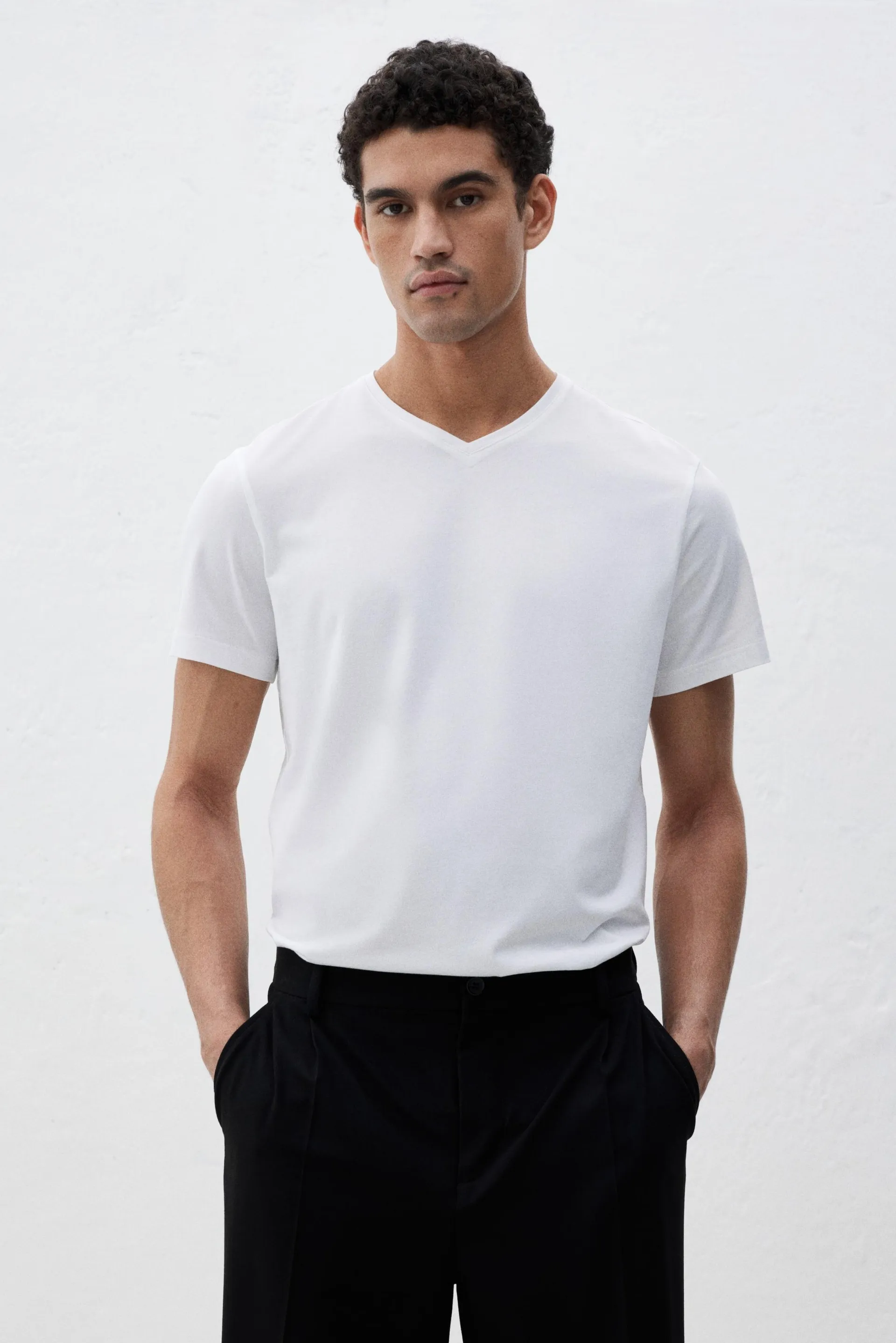 Slim Fit V-neck T-shirt