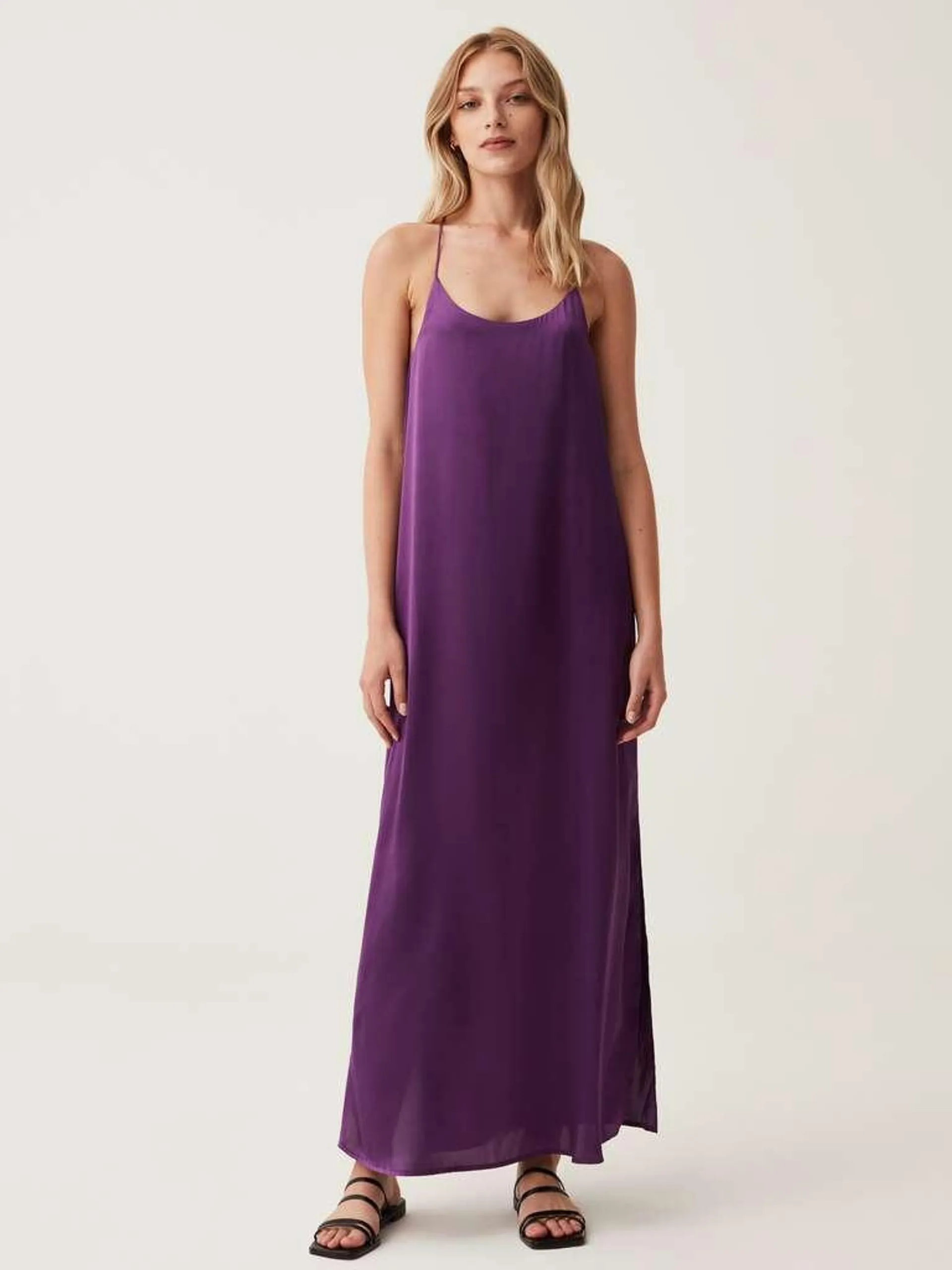 Long dress in satin with splits Violet foncé