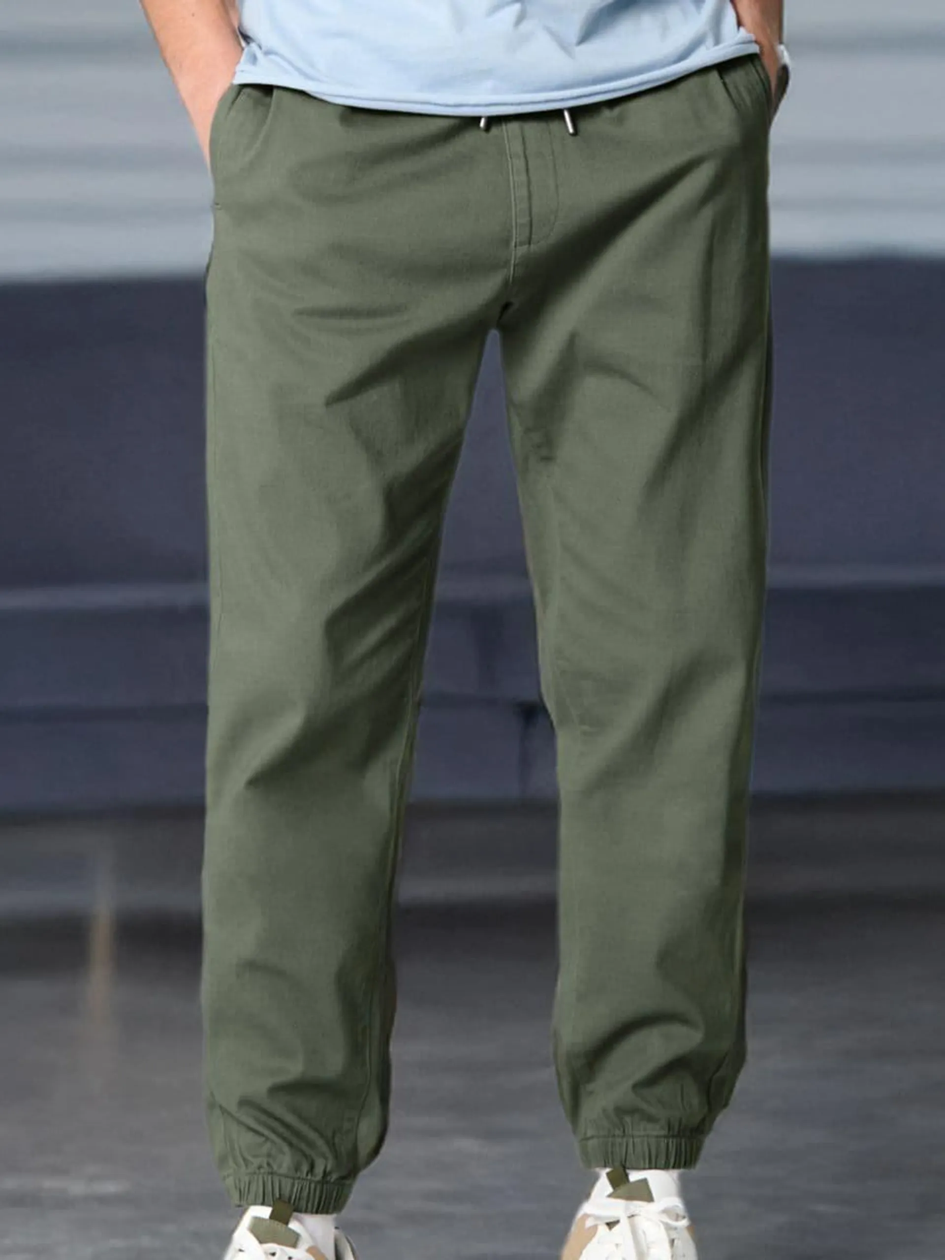 Pantaloni jogger
