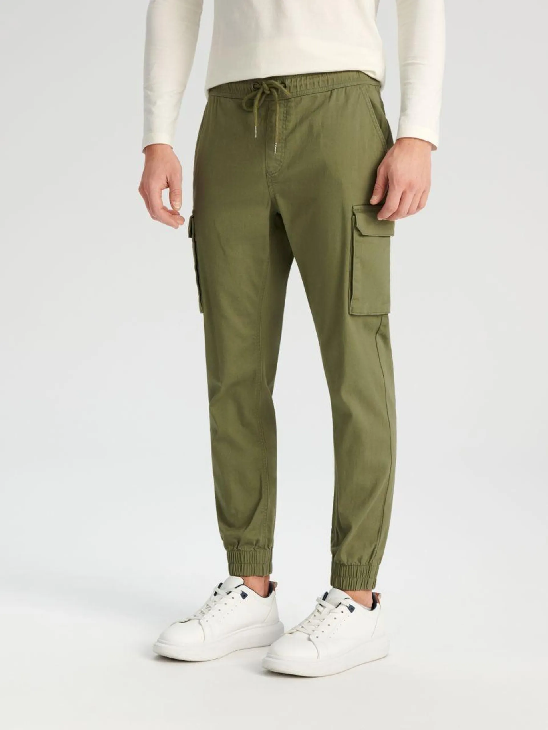 Pantaloni jogger