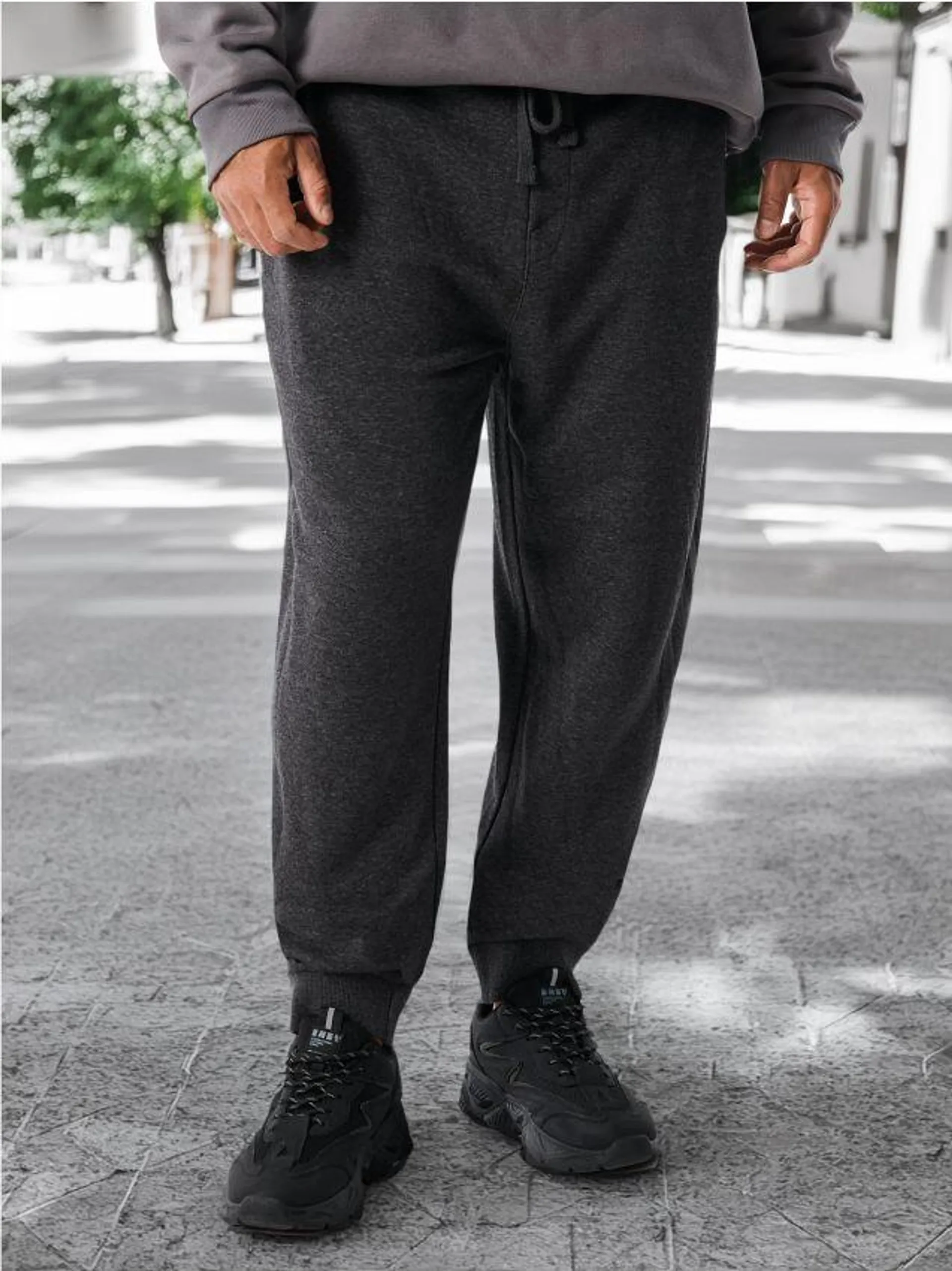 Pantaloni jogger