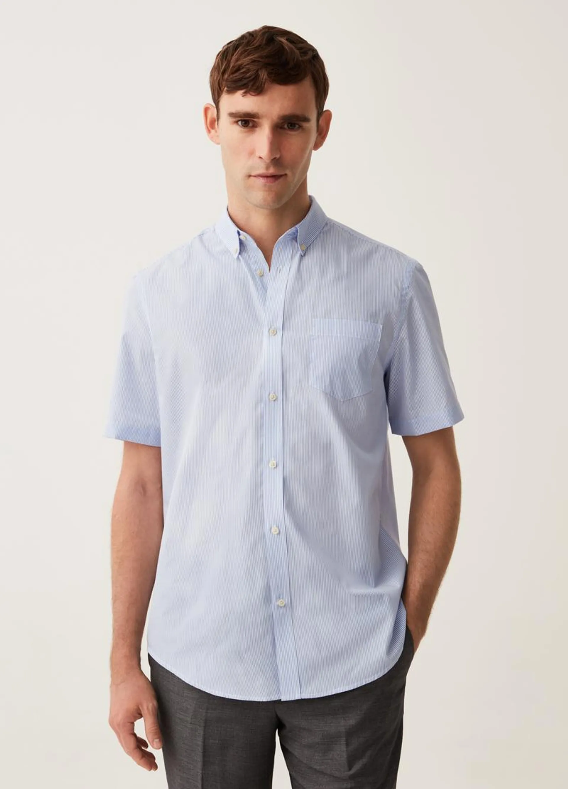 Short-sleeved easy-iron shirt