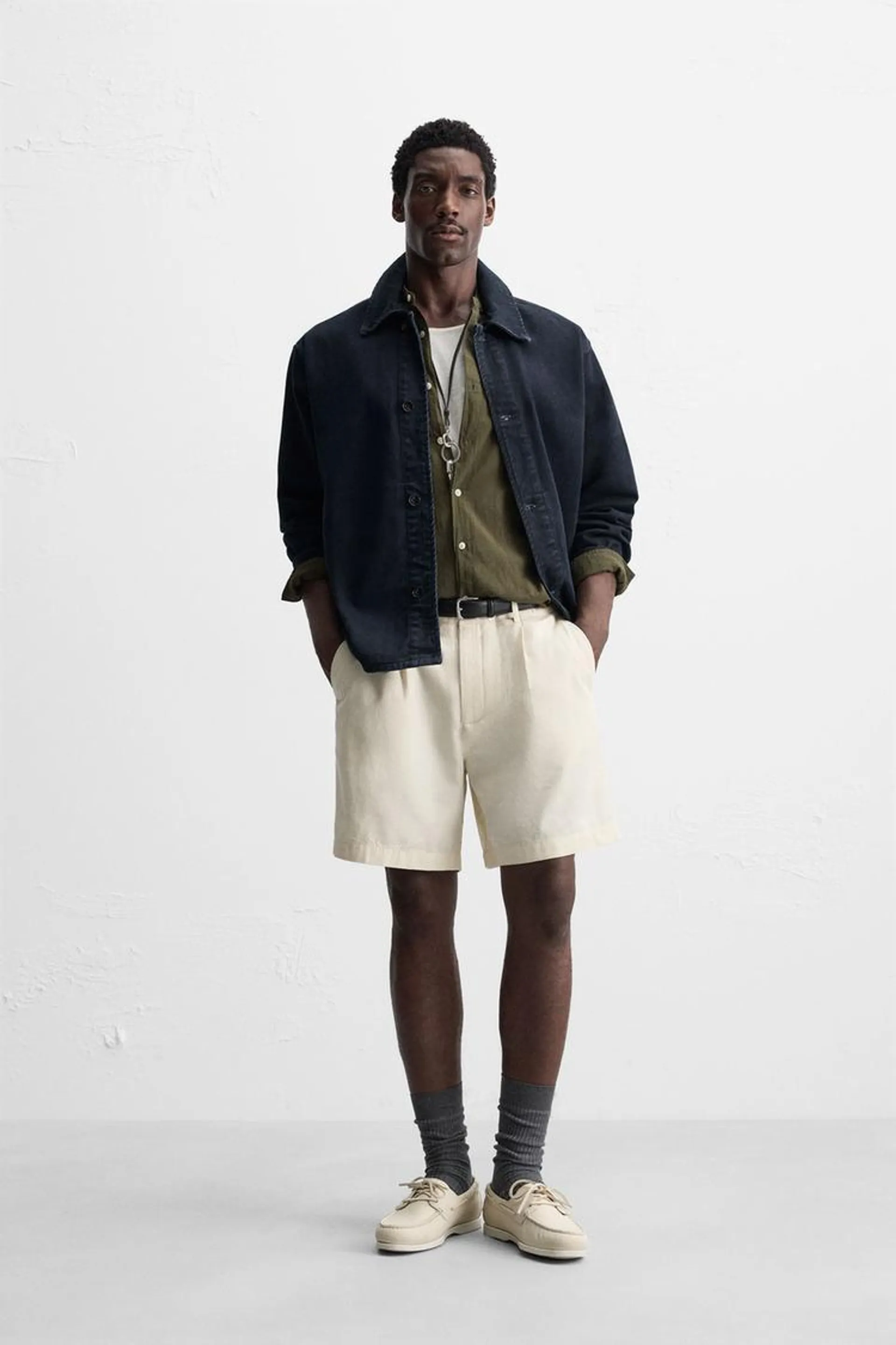 PLEATED REGULAR FIT BERMUDA SHORTS