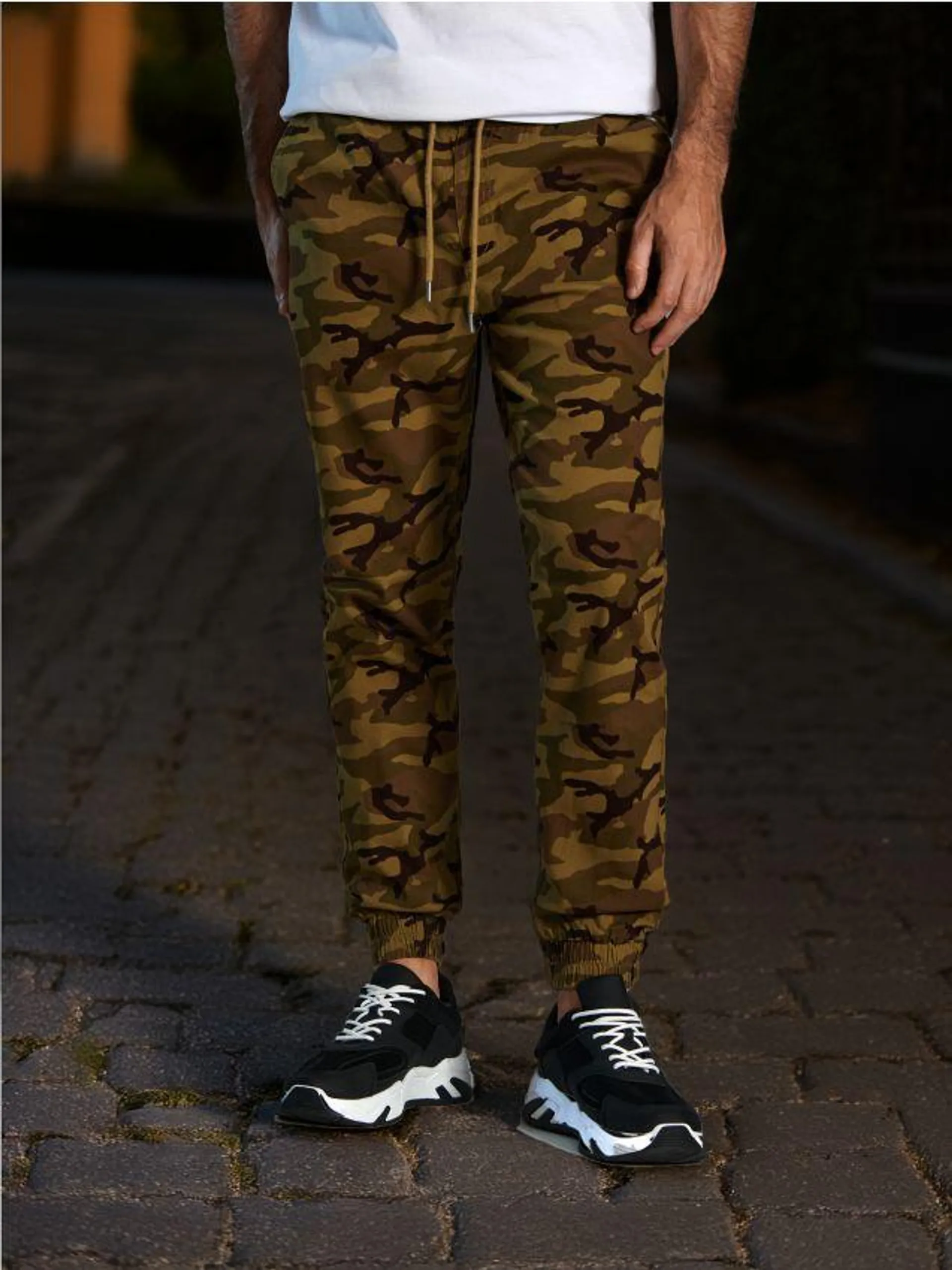 Pantaloni jogger