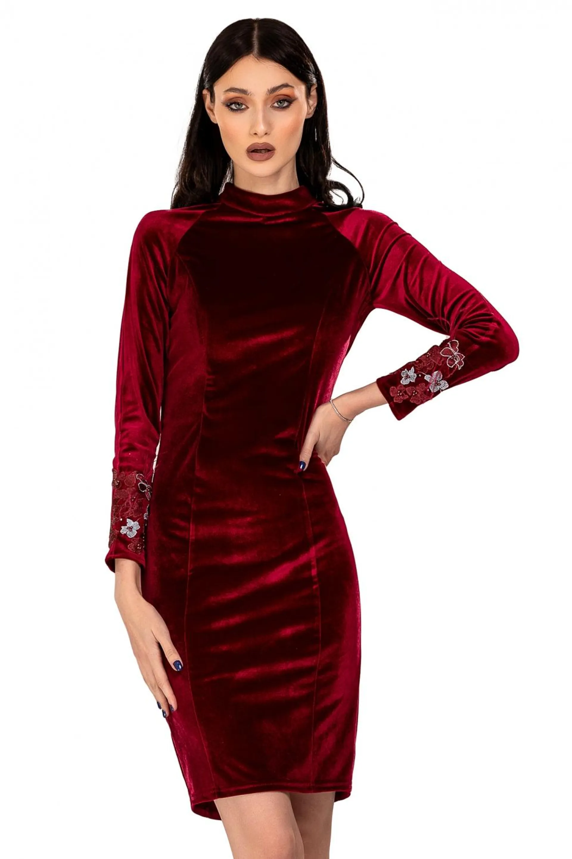 Rochie trei sferturi bordo din catifea cu broderie la maneci