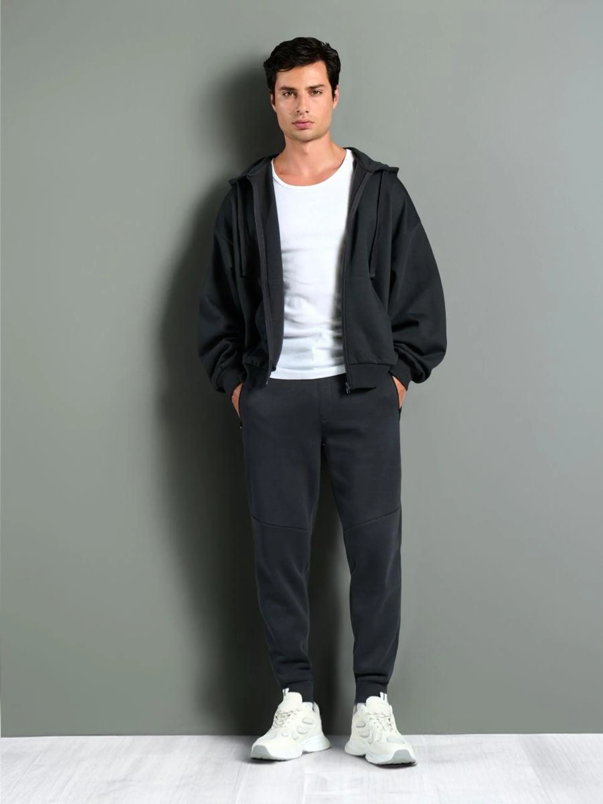 Pantaloni jogger