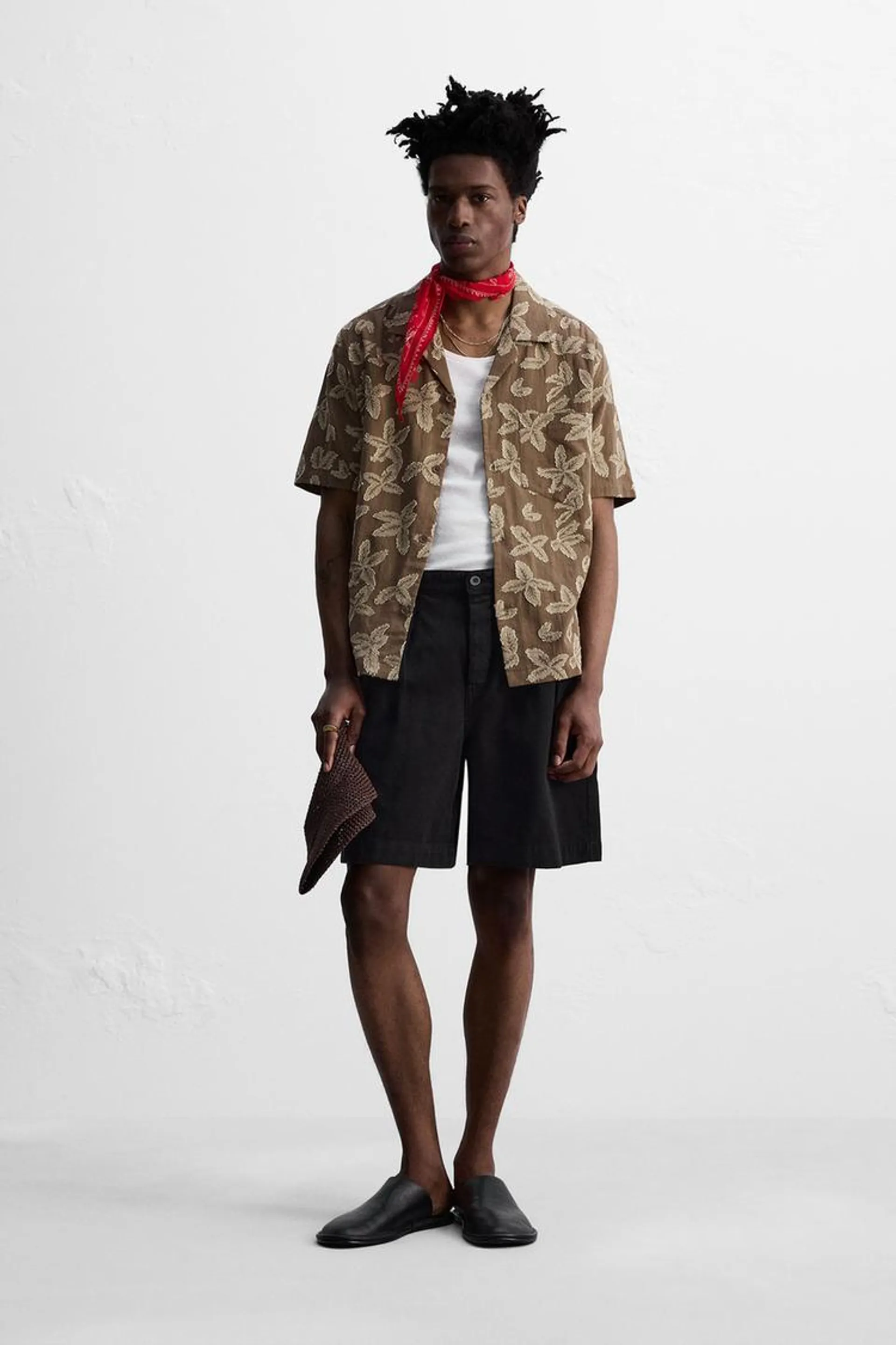 RELAXED FIT PLEATED BERMUDA SHORTS