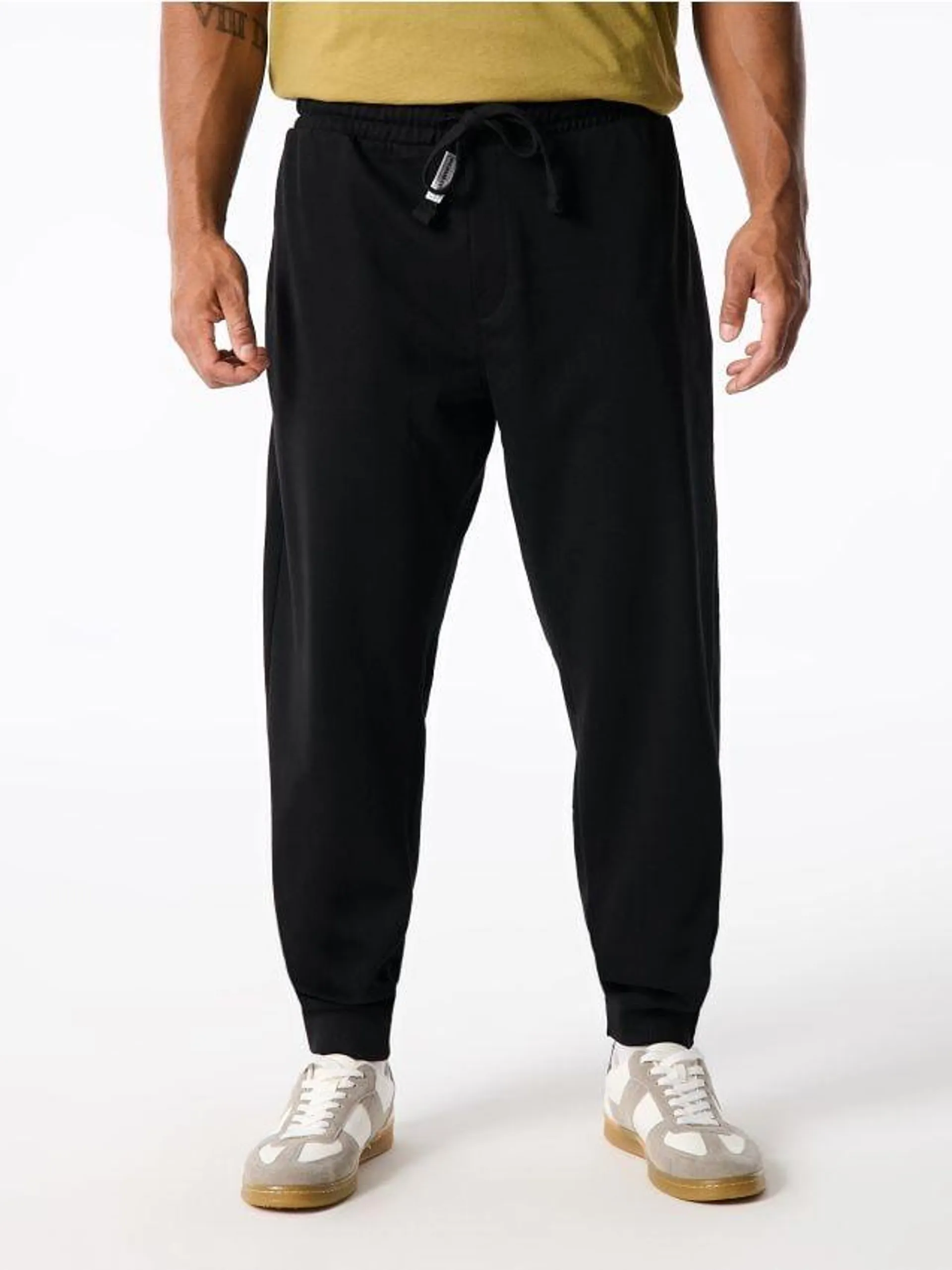 Pantaloni jogger