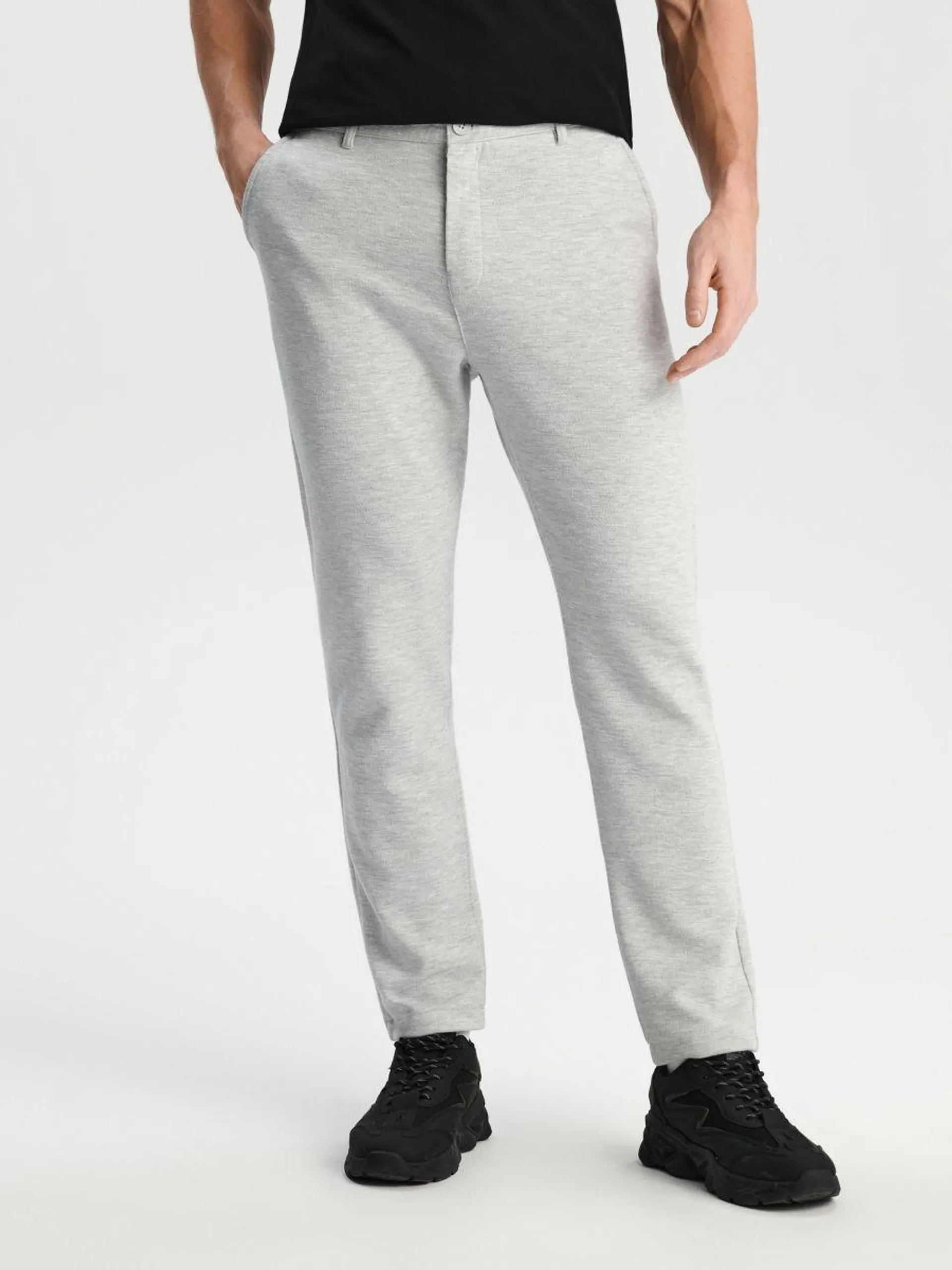 Pantaloni slim