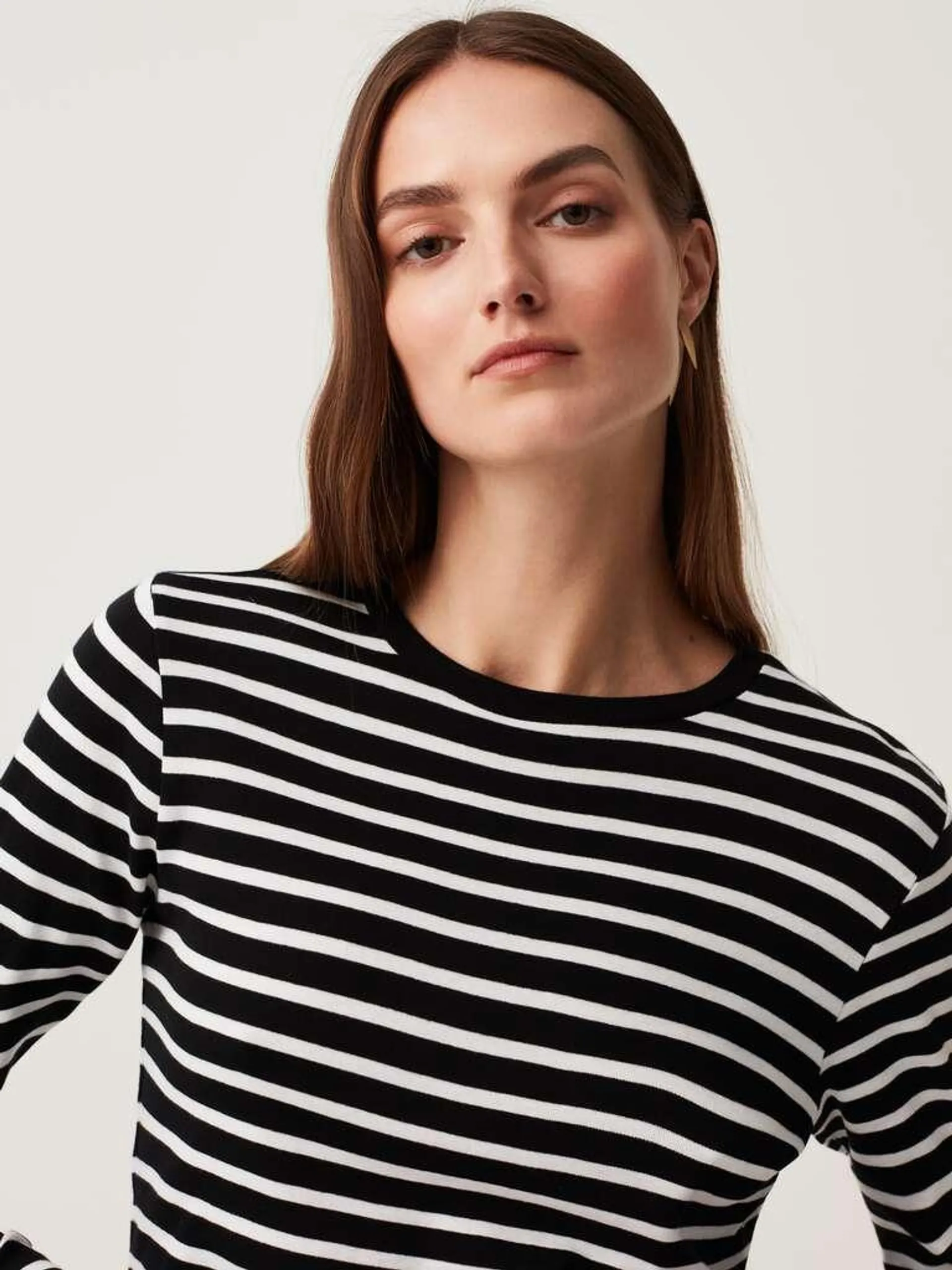 Black/White Long-sleeved striped T-shirt