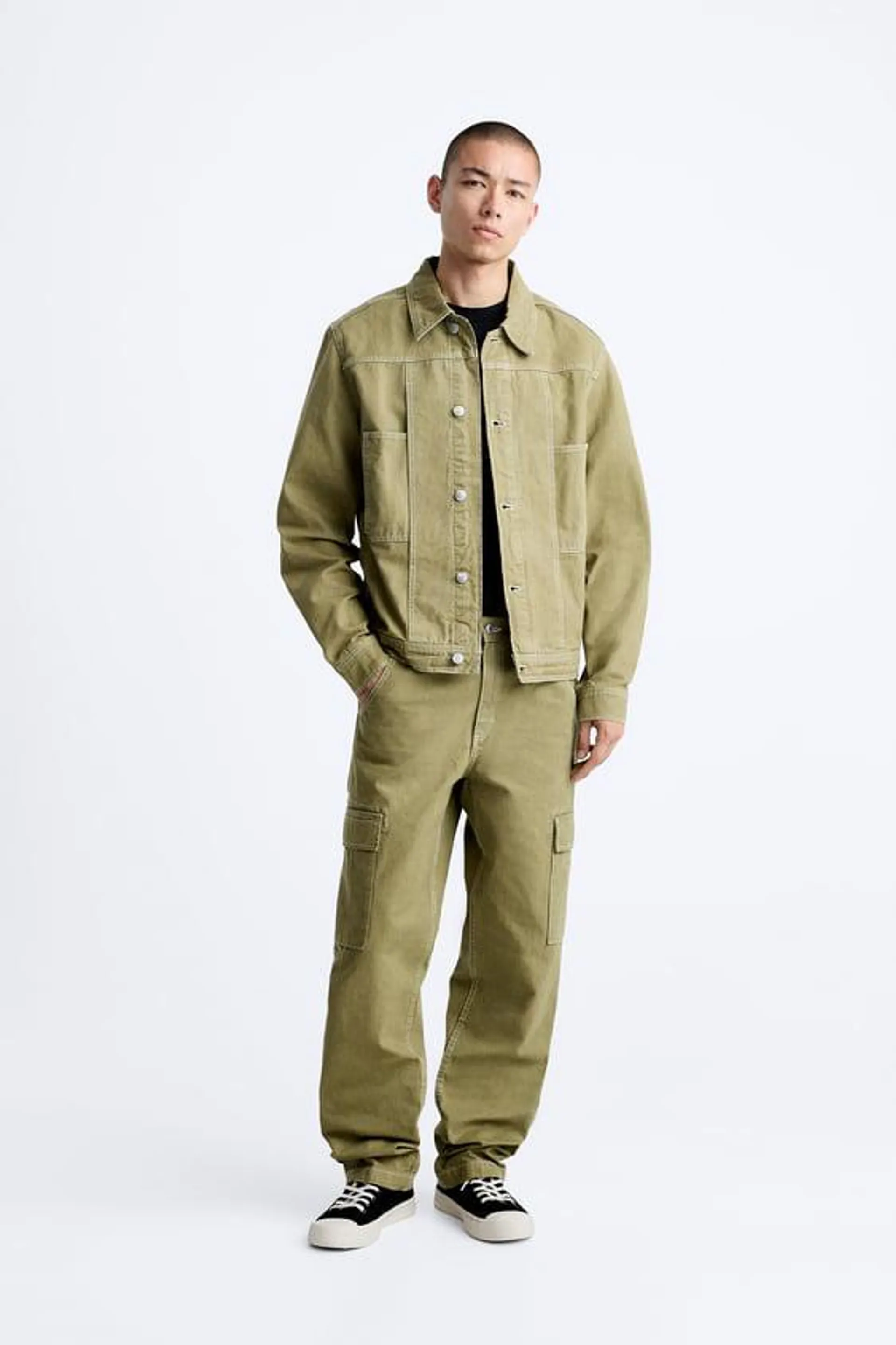 CARGO TROUSERS WITH CONTRAST TOPSTITCHING