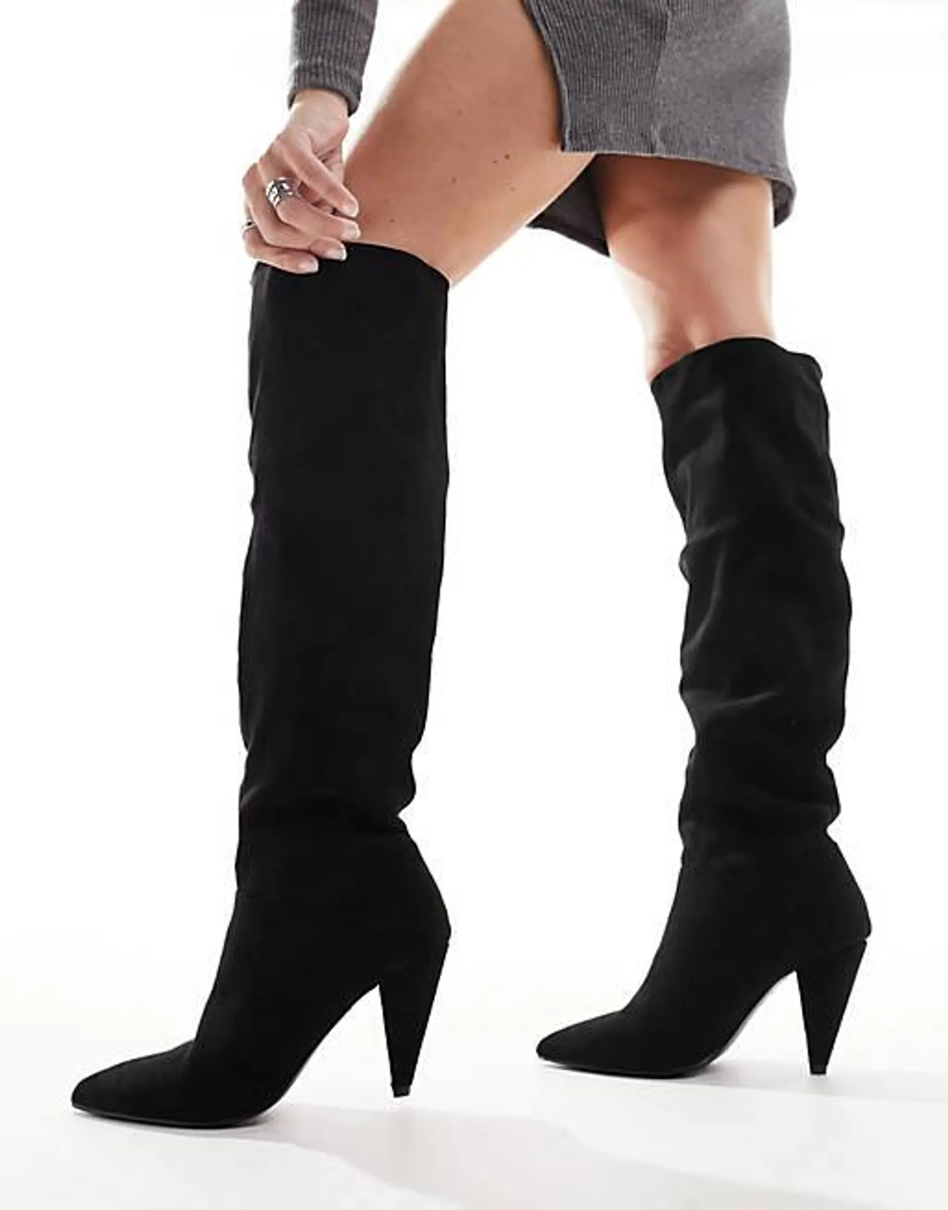 ASOS DESIGN – Clove – Svarta knähöga boots i slouchy stil med konformad klack