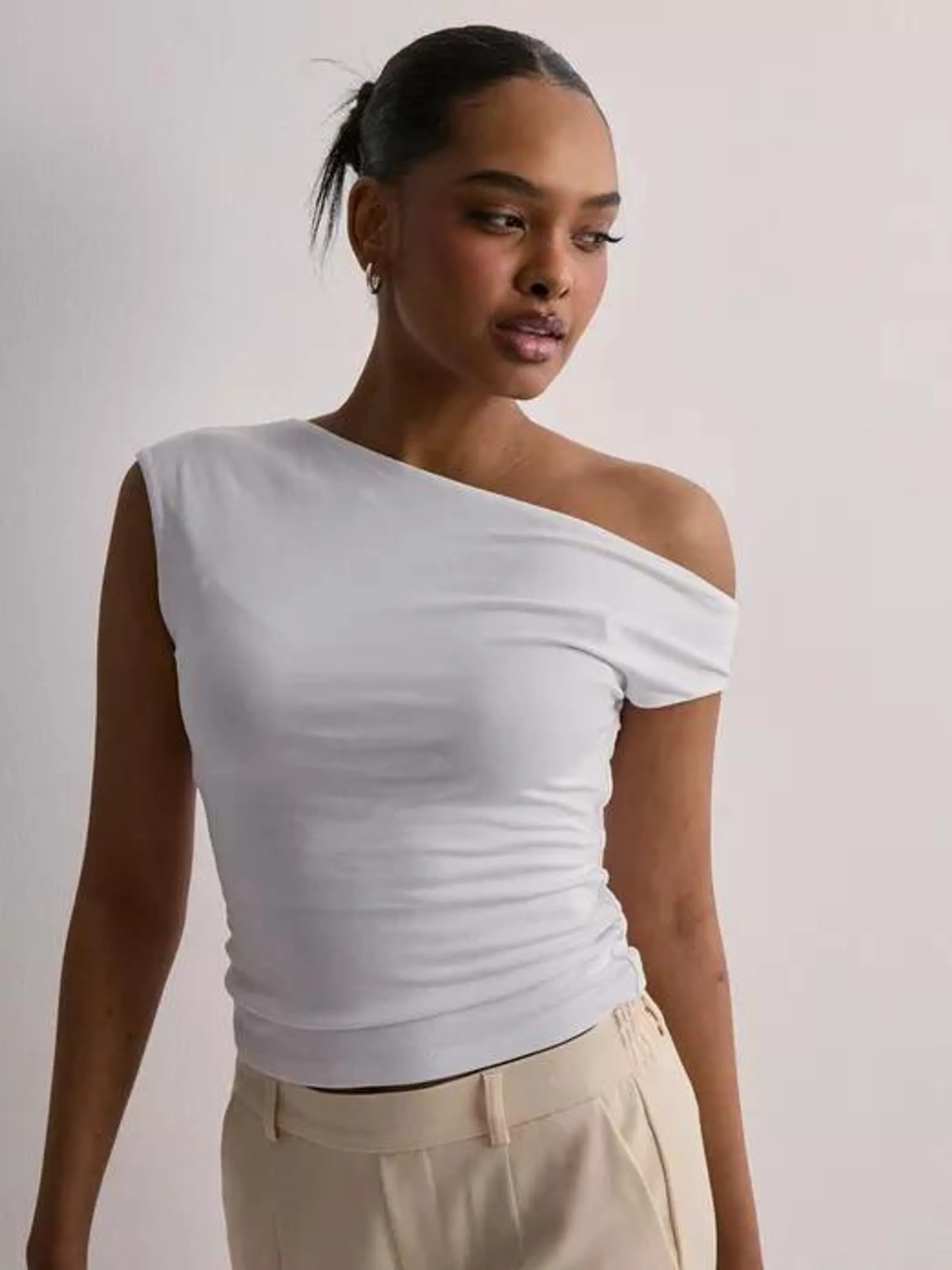 Asymmetric Shoulder Top