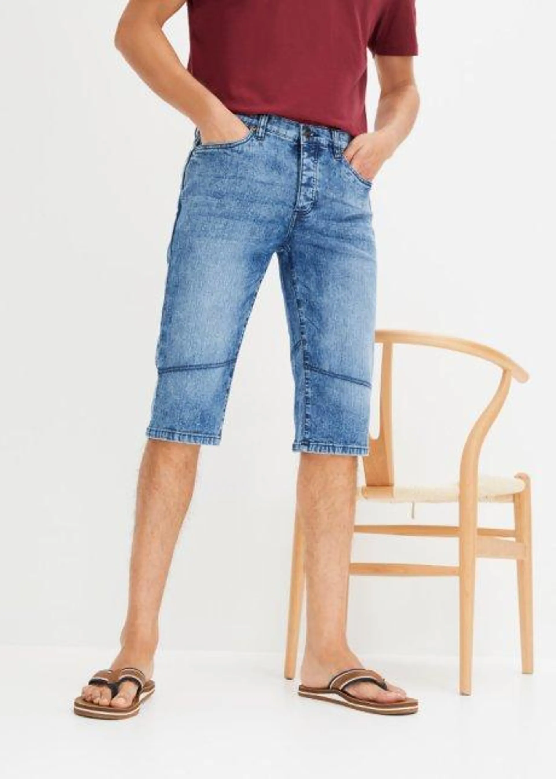 Stretchiga långa jeansbermudas, normal passform