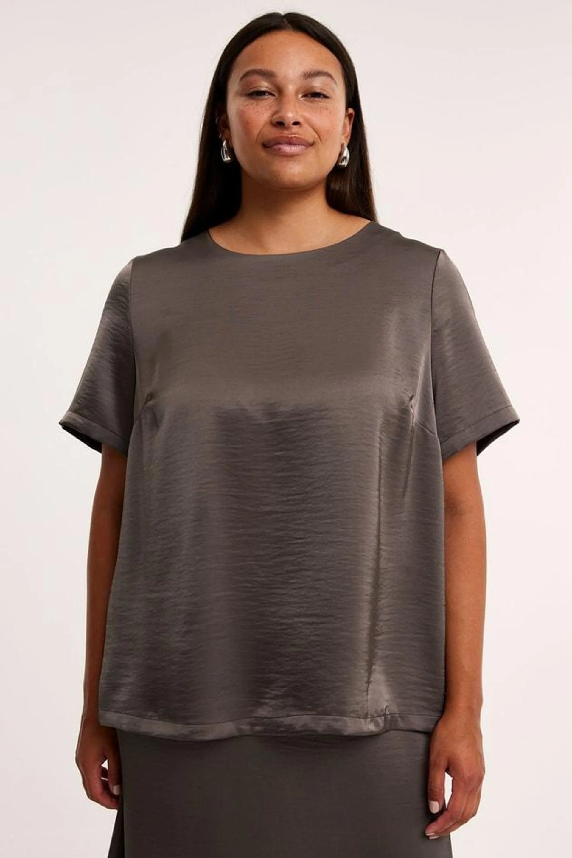 T-shirt i satin