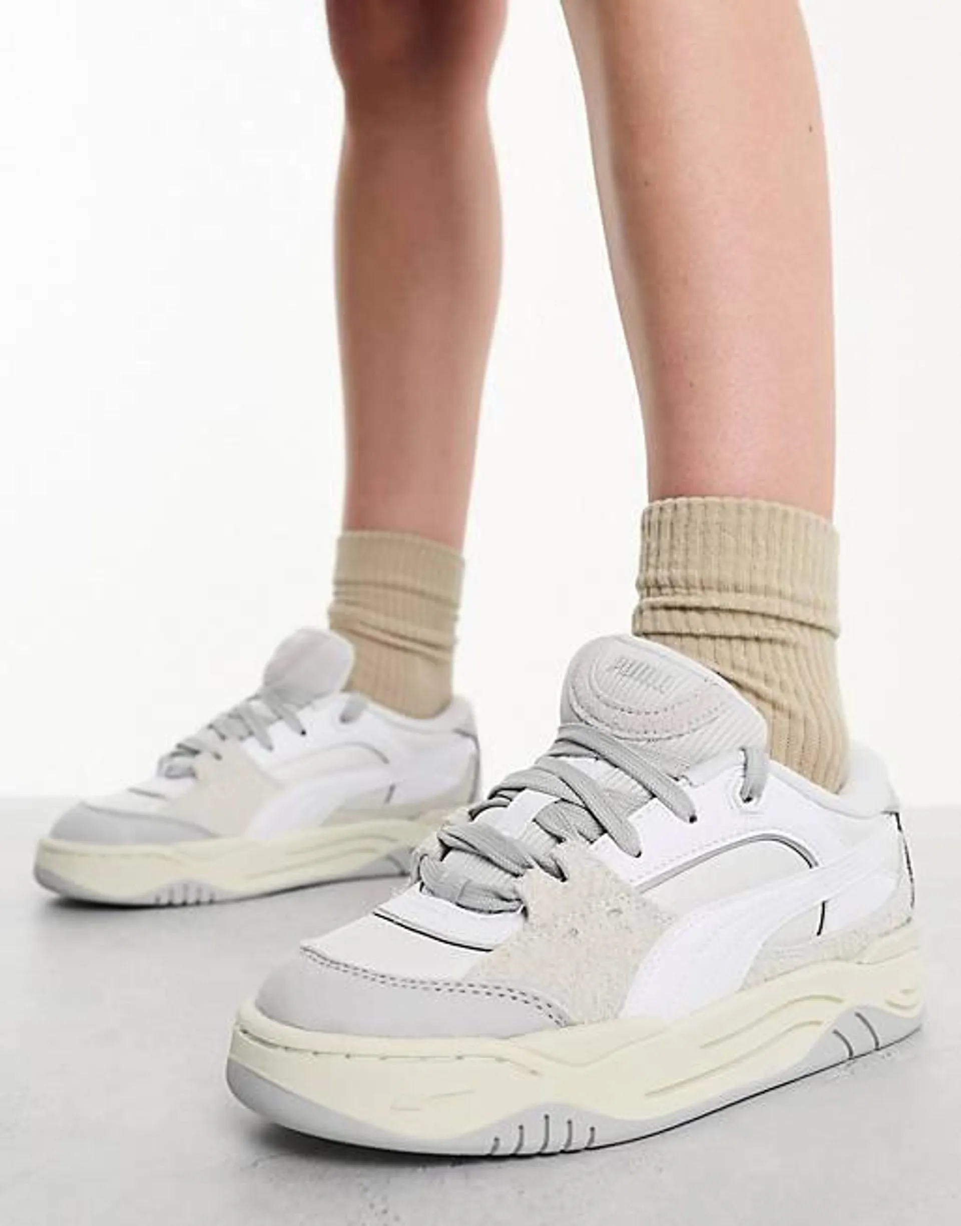 PUMA – 180 – Vita och grå sneakers