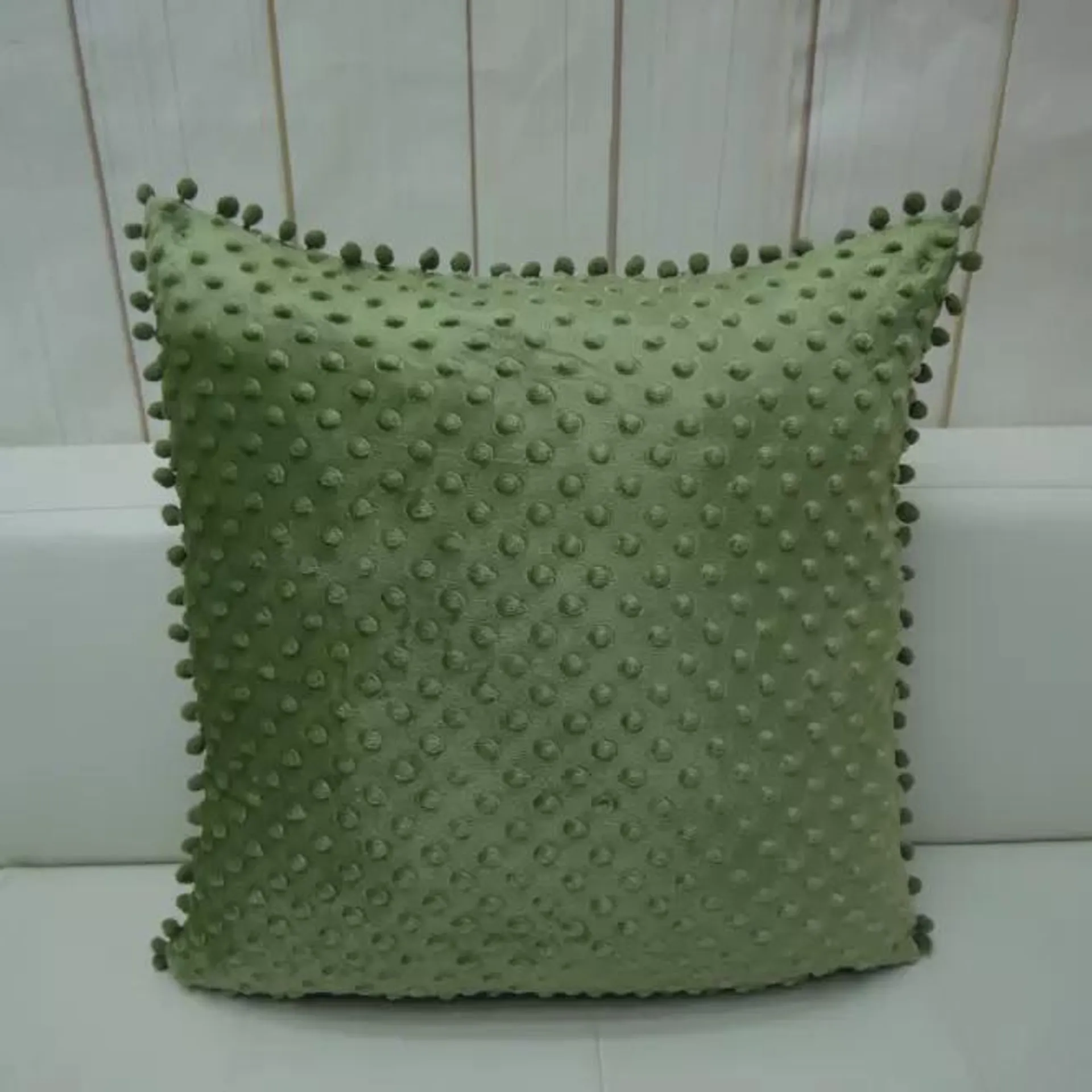 Obliečka na vankúš s brmbolcami (2) 45x45 zelená