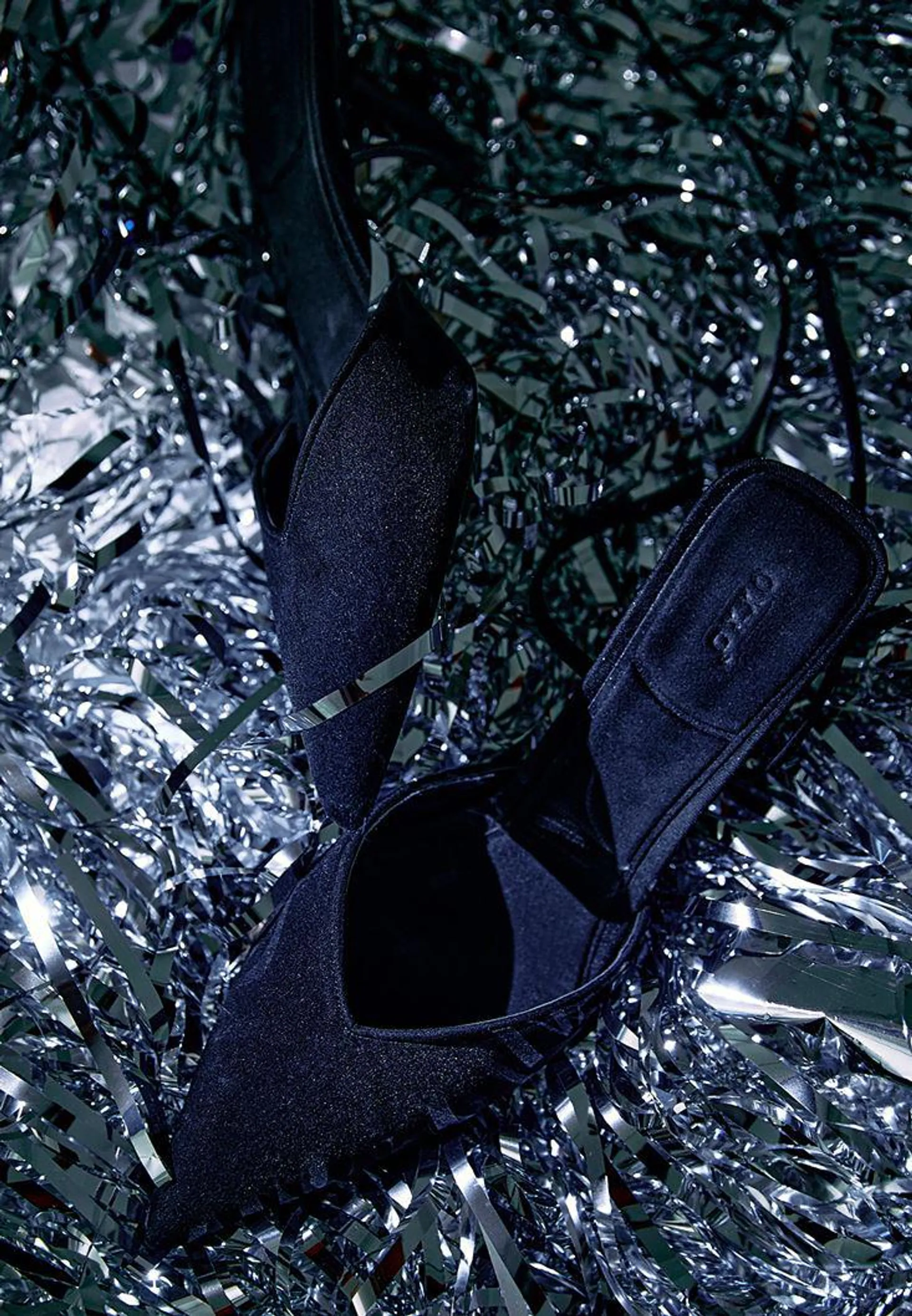 Siyah Bağlama Detaylı Topuklu Ayakkabı