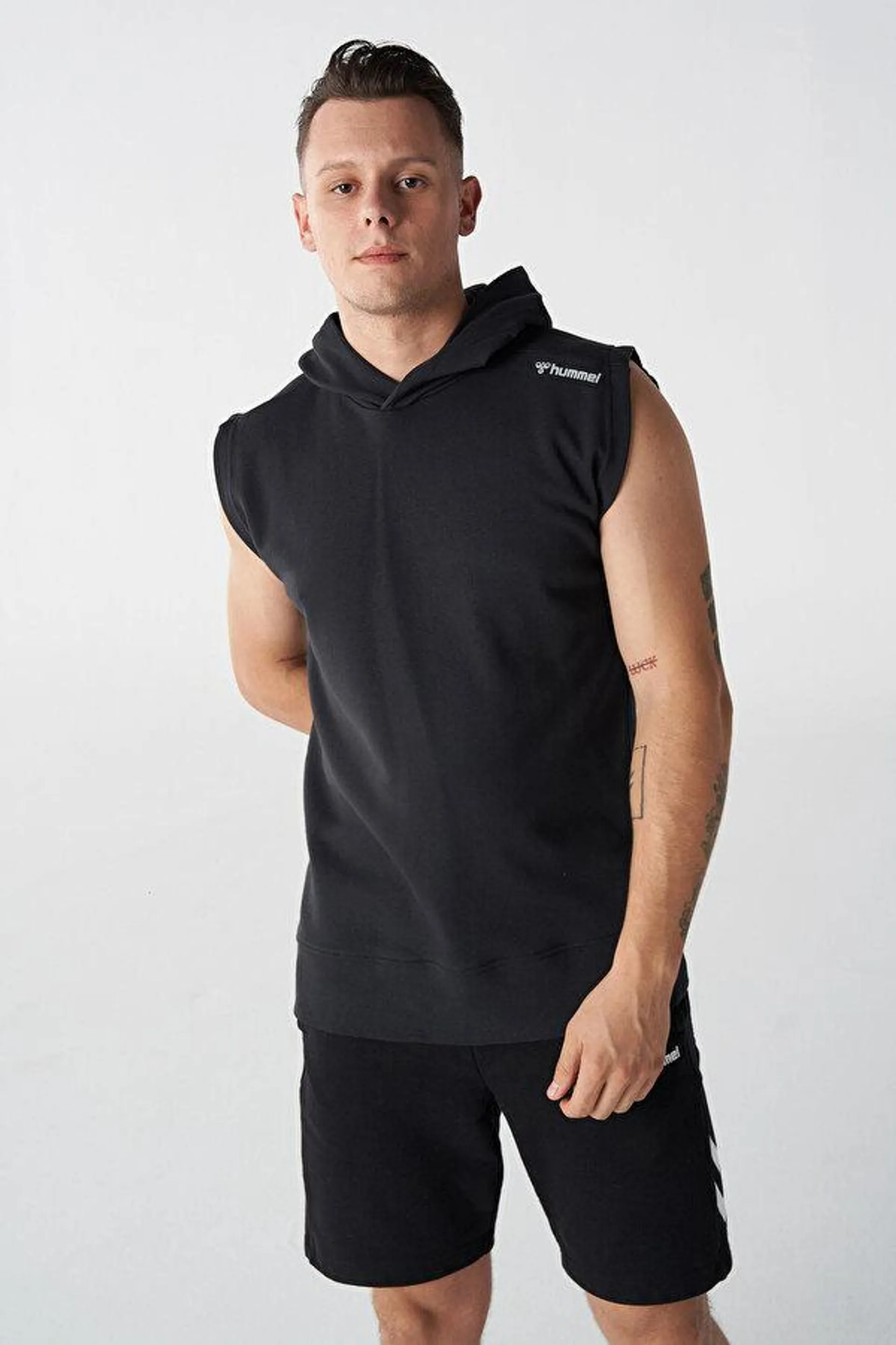 DANNY SLEEVELESS HOODIE