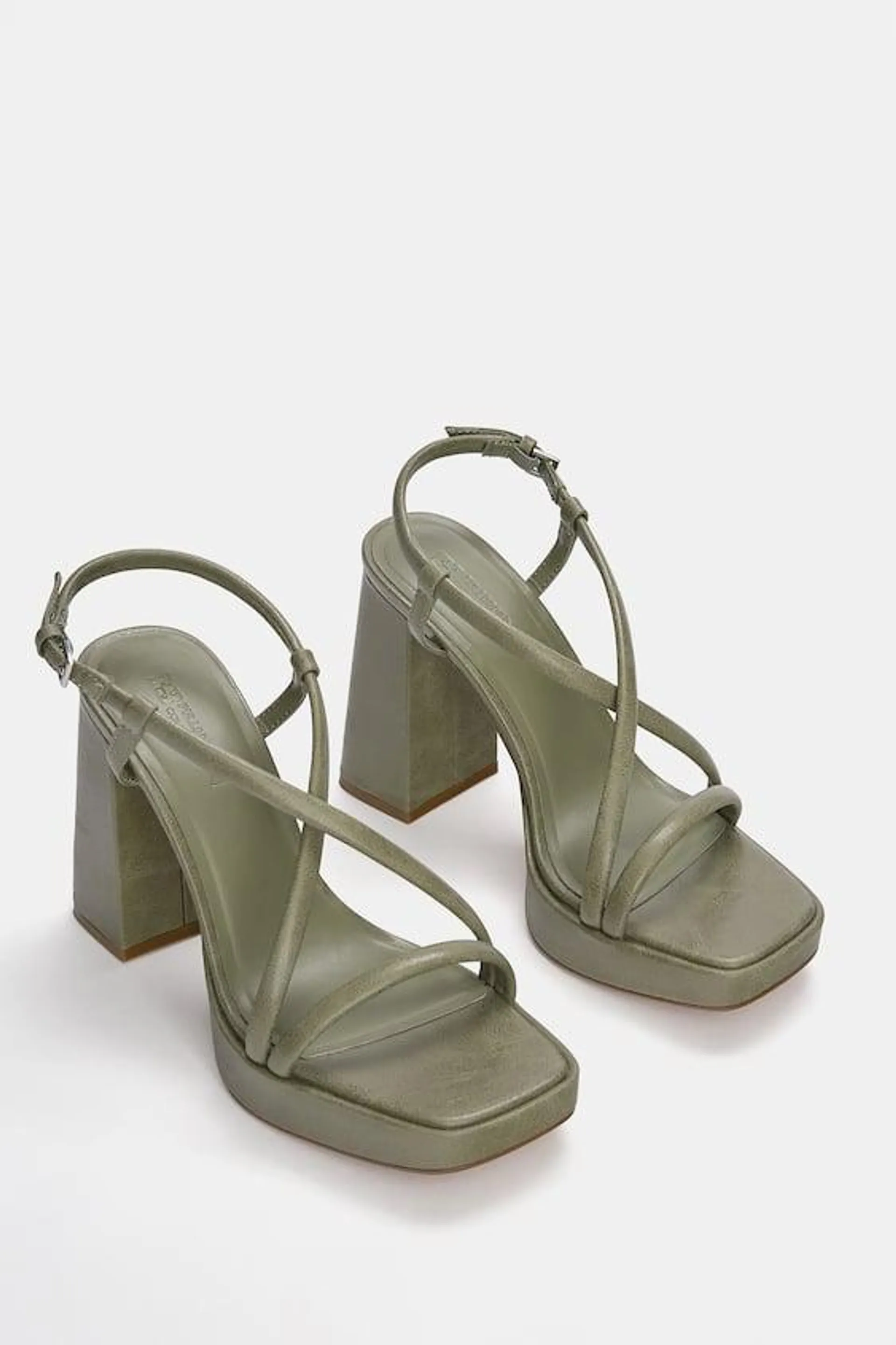 Heeled sandals with crossover straps