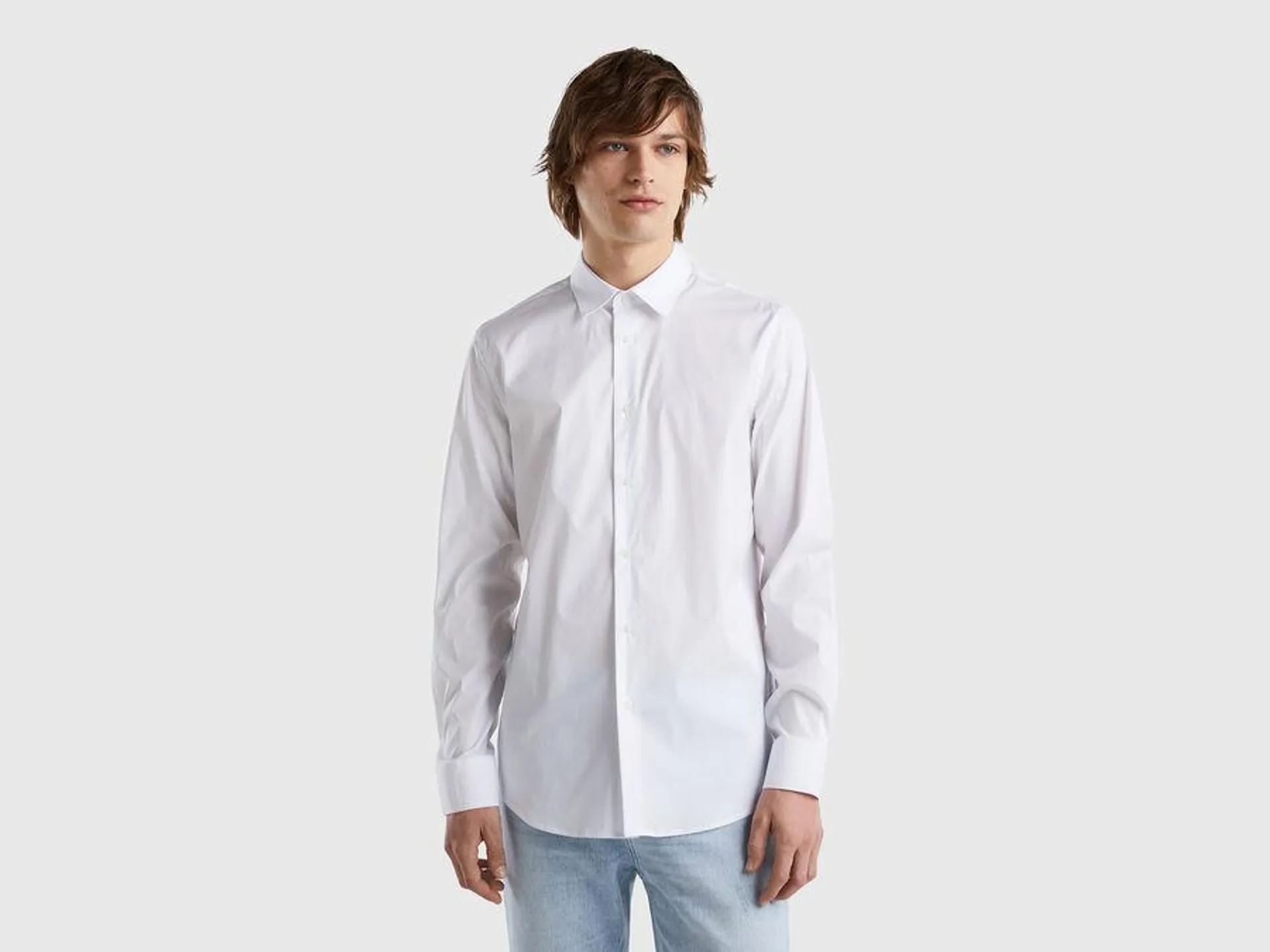 Solid color slim fit shirt