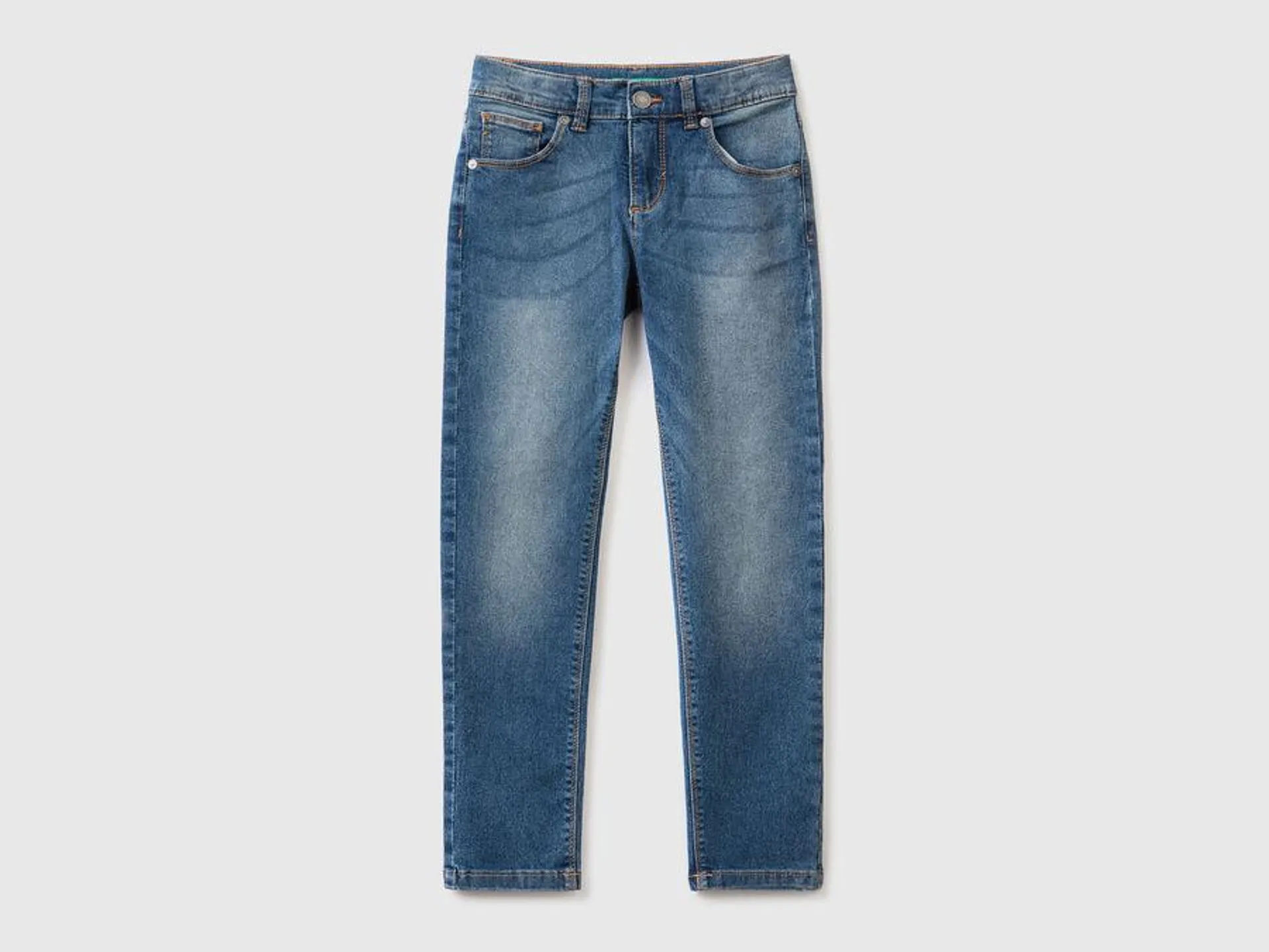 Vaqueros slim fit con cinco bolsillos