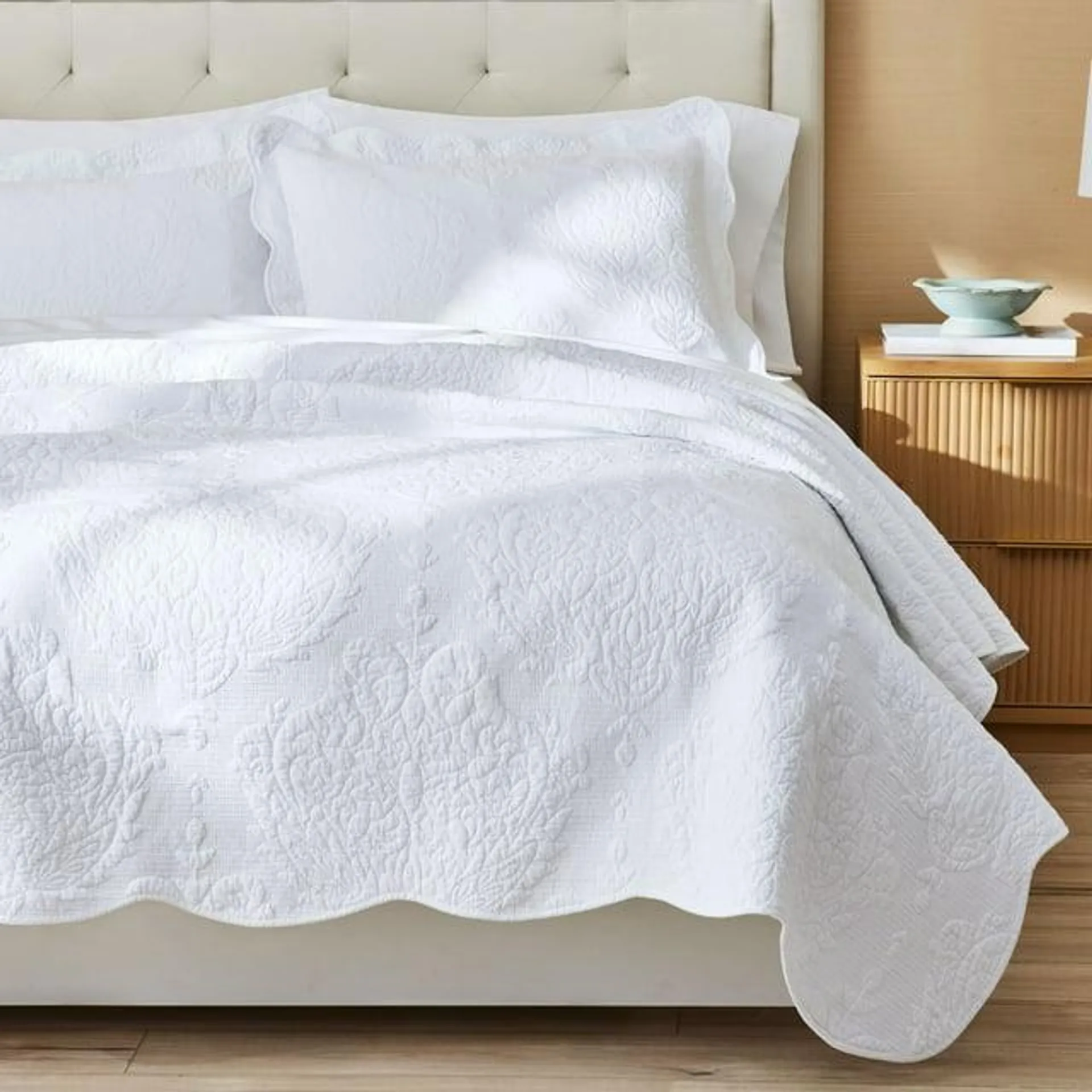 Better Homes & Gardens Paisley Medallion Cotton Quilt, Full-Queen, White, Adult, Teen