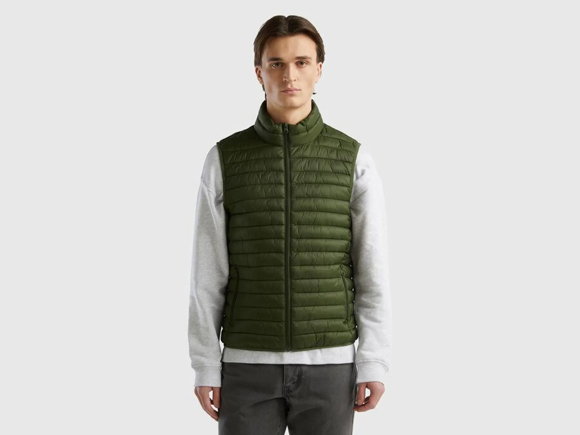 Sleeveless puffer jacket with recycled wadding