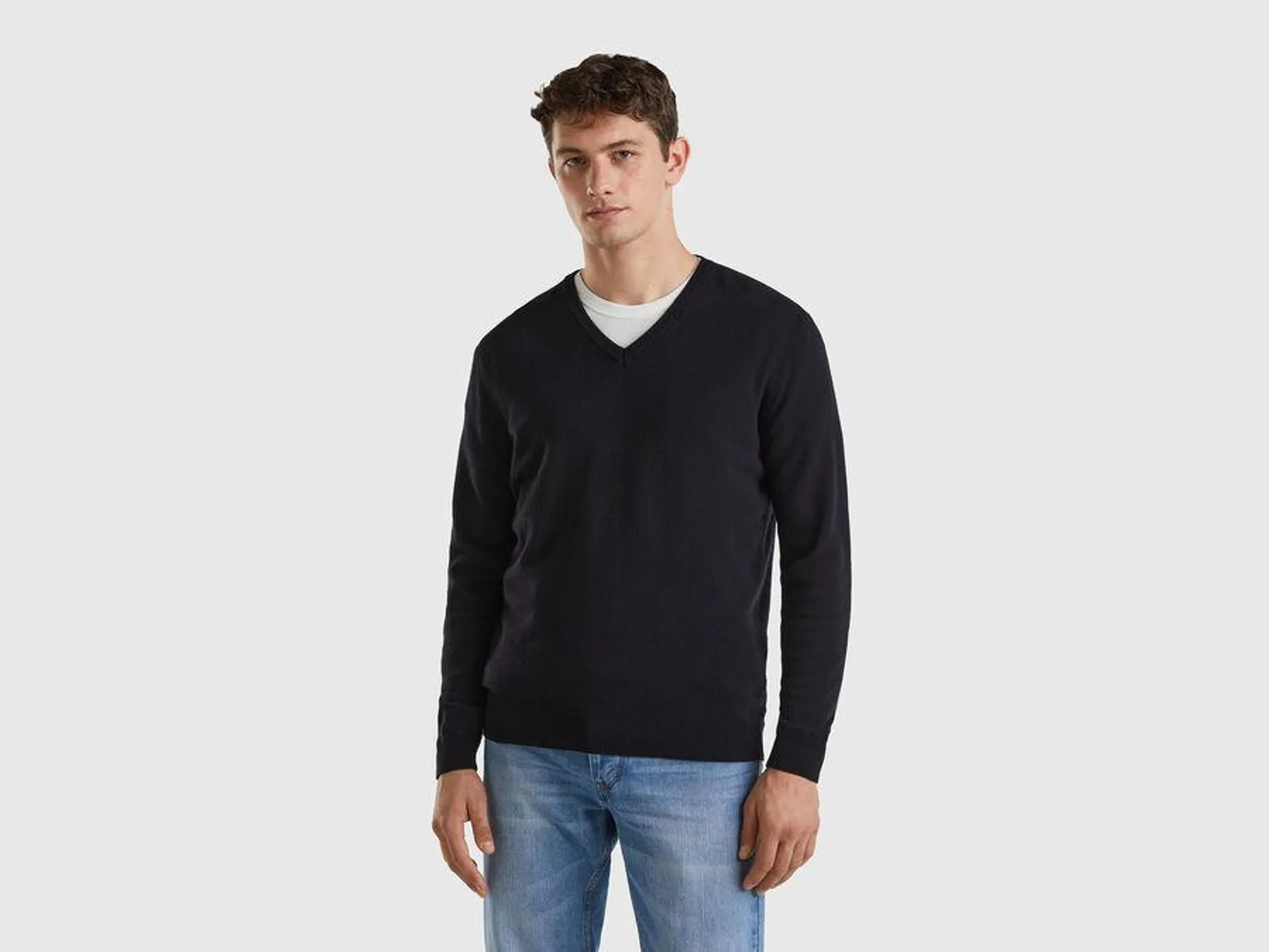 Black V-neck sweater in pure Merino wool