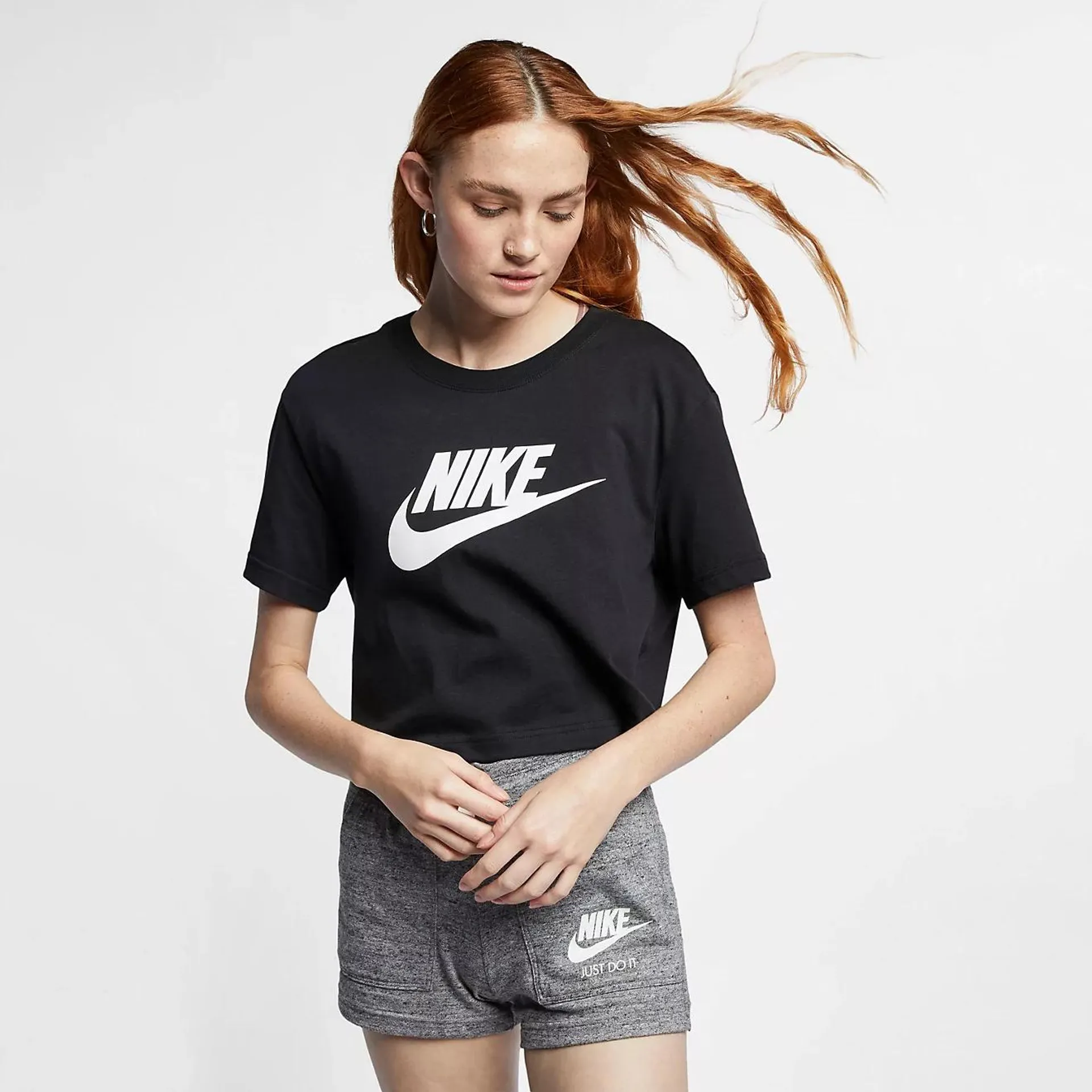 Nike Women's Sportswear Essential Cropped T-shirt