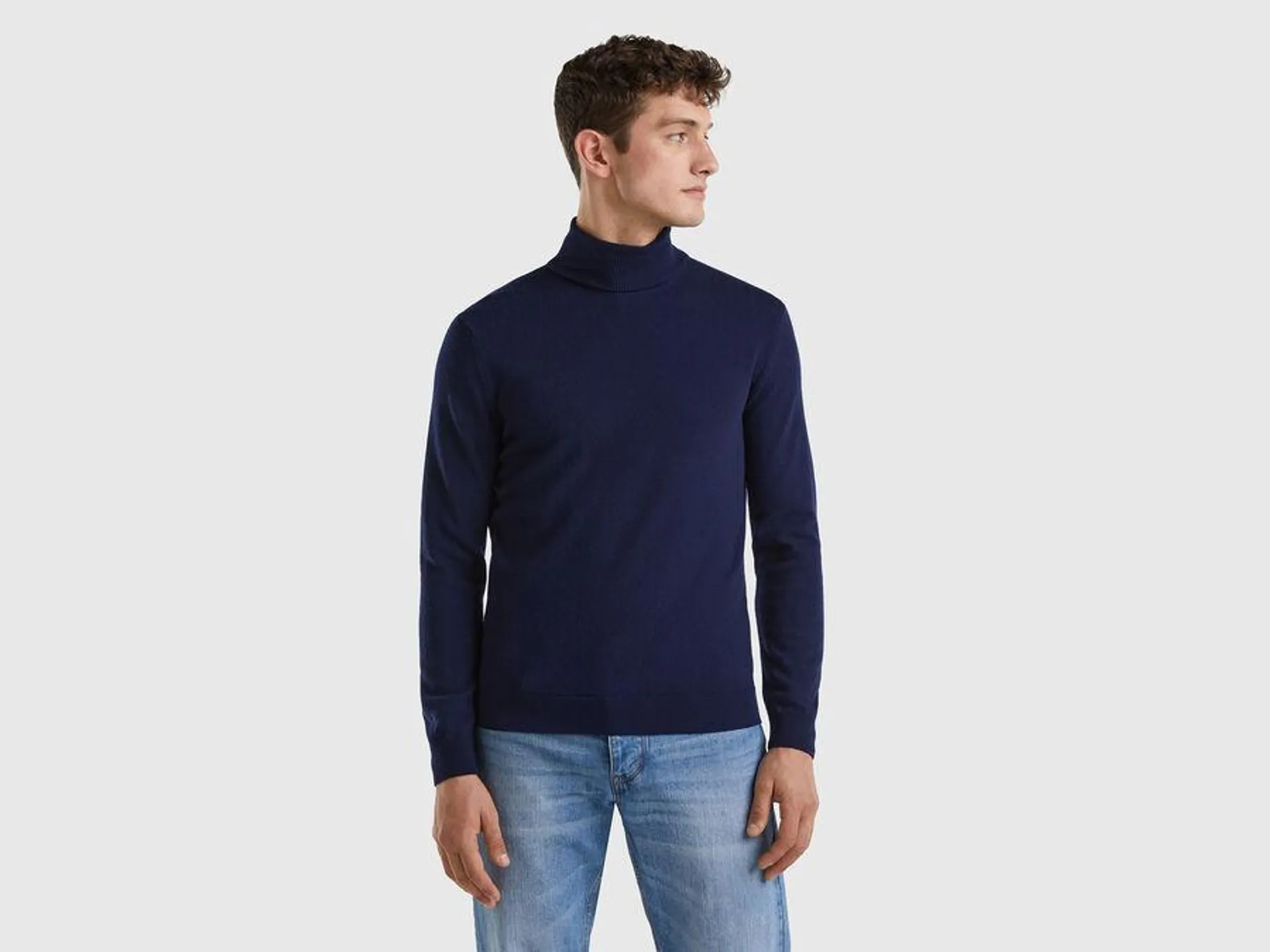 Dark blue turtleneck in pure Merino wool