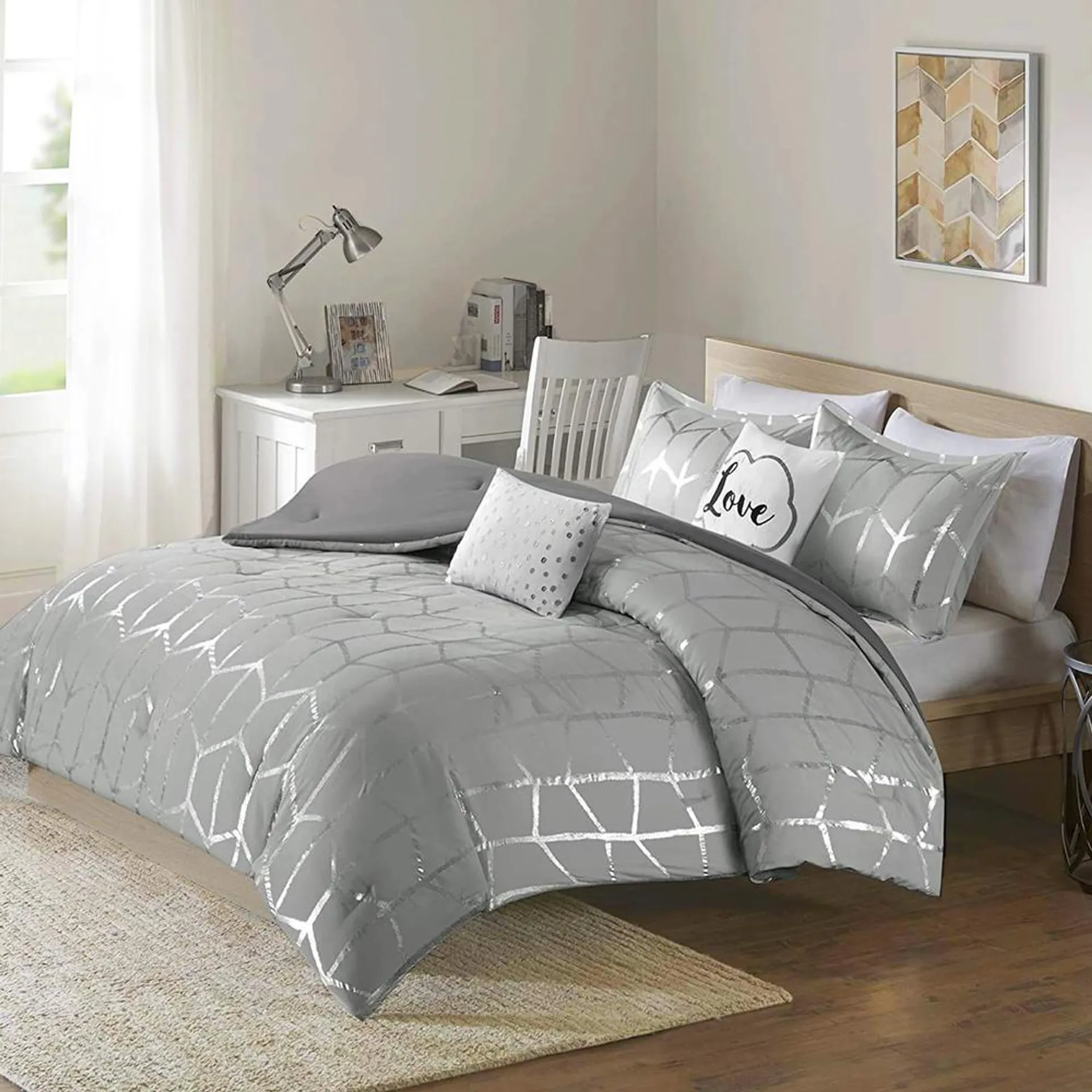 Intelligent Design Raina King / Cal King Comforter Set, Soft Microfiber Comforter Set King, Modern Geometric Metallic Bed Set, 5