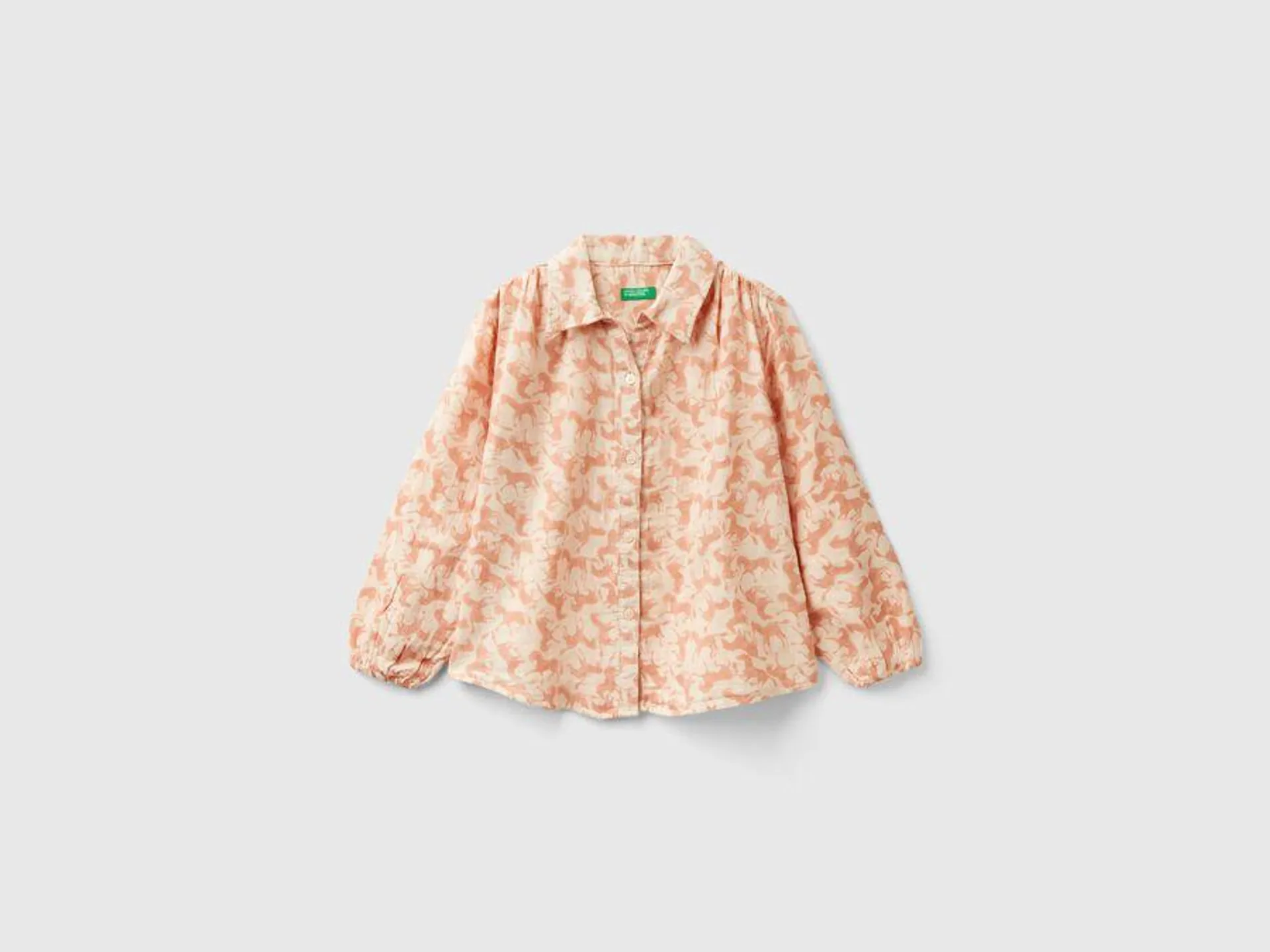 Camisa con estampado de caballos