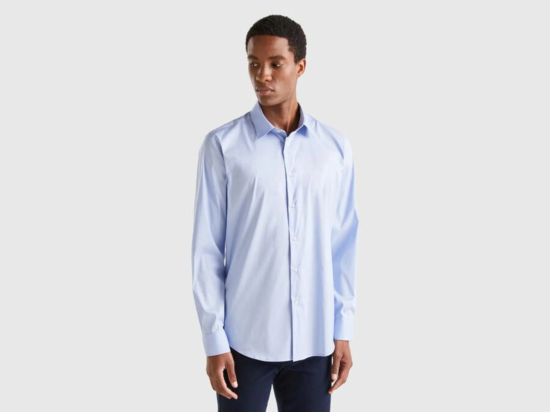 Solid color slim fit shirt