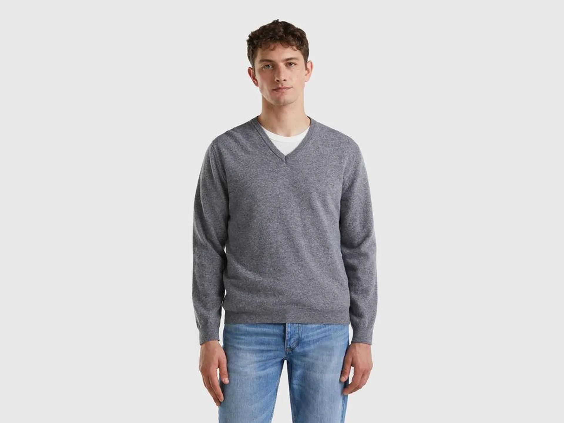 Dark gray V-neck sweater in pure Merino wool