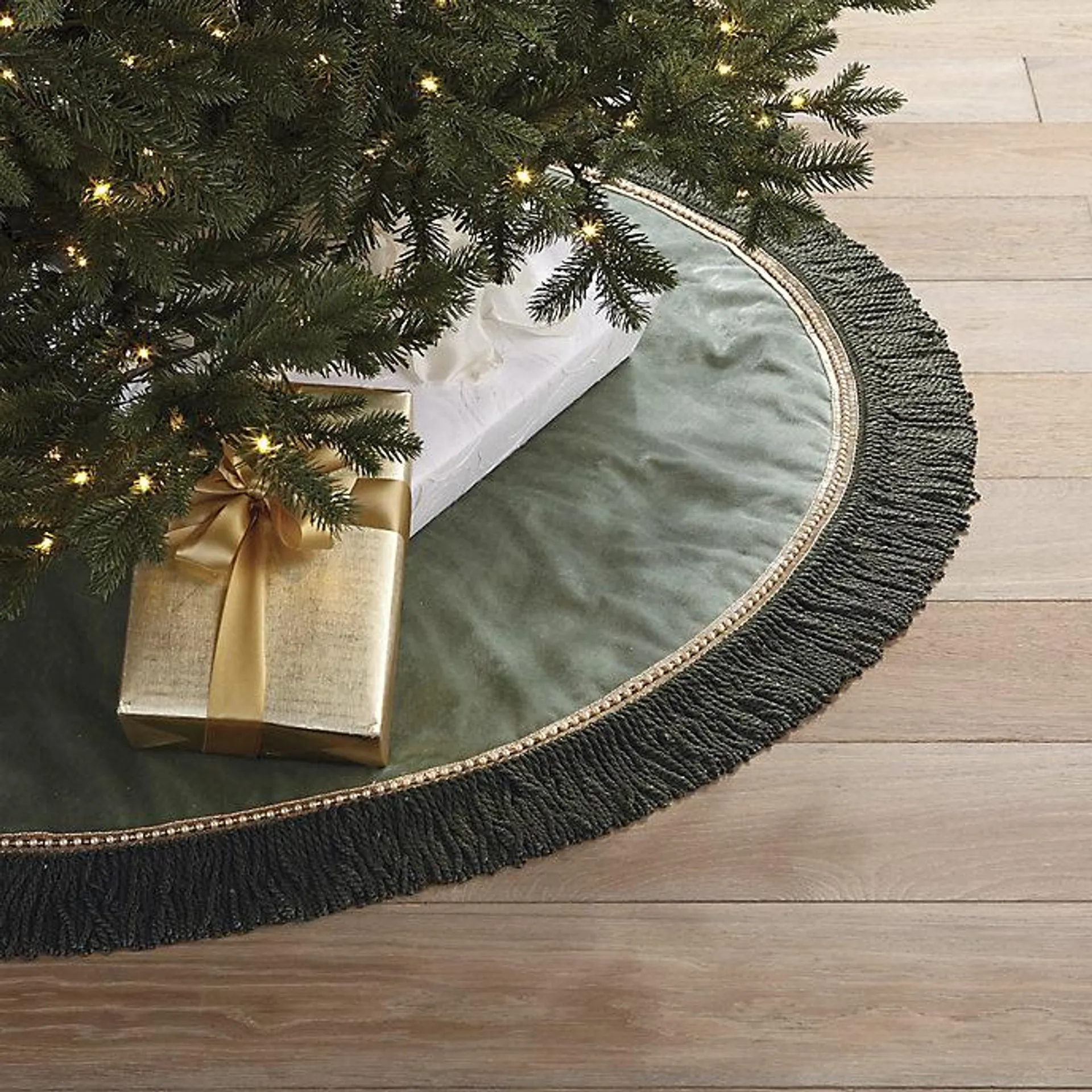 Festive Fringe Tree Skirt