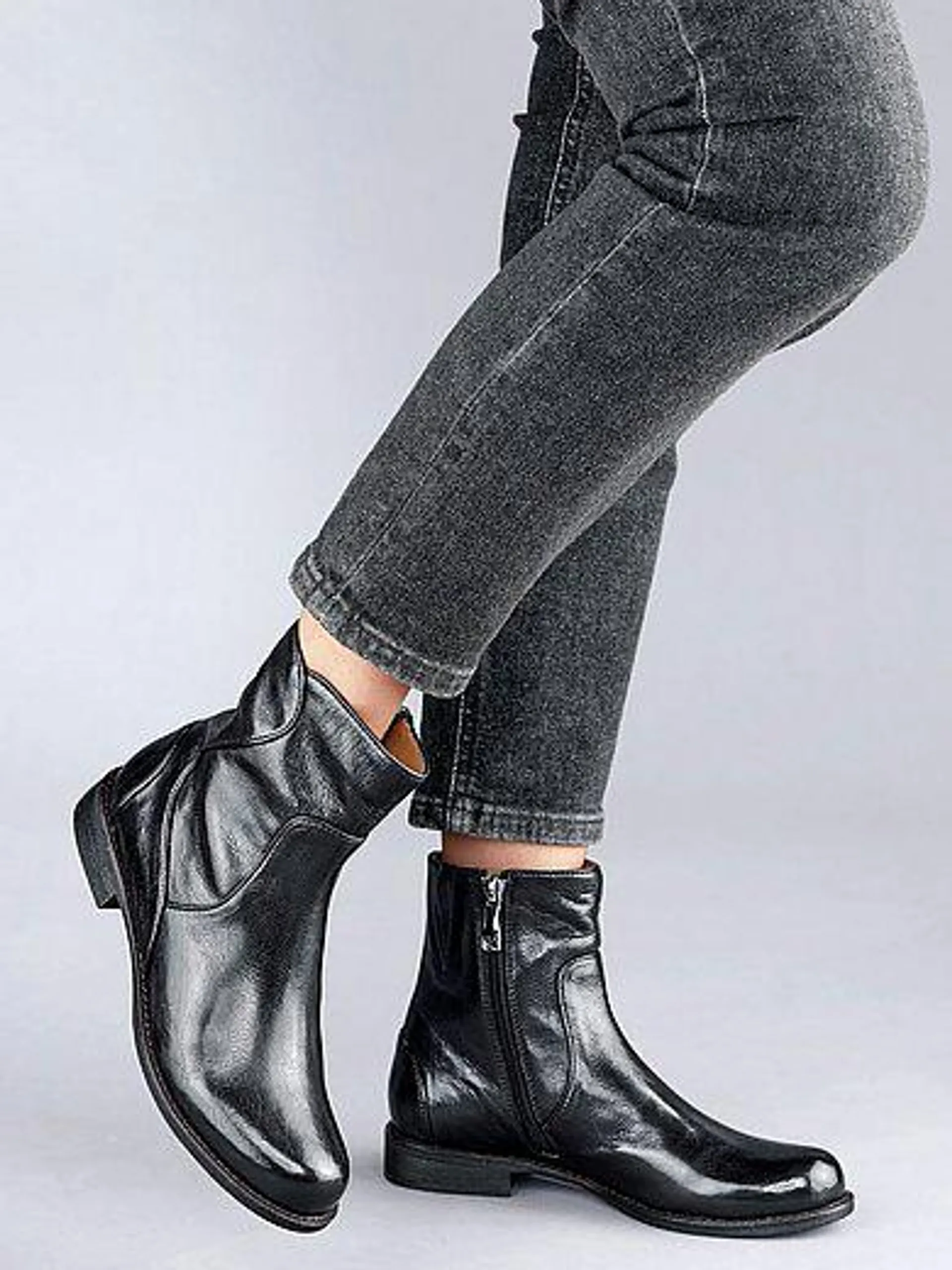 Ankle boots Avira