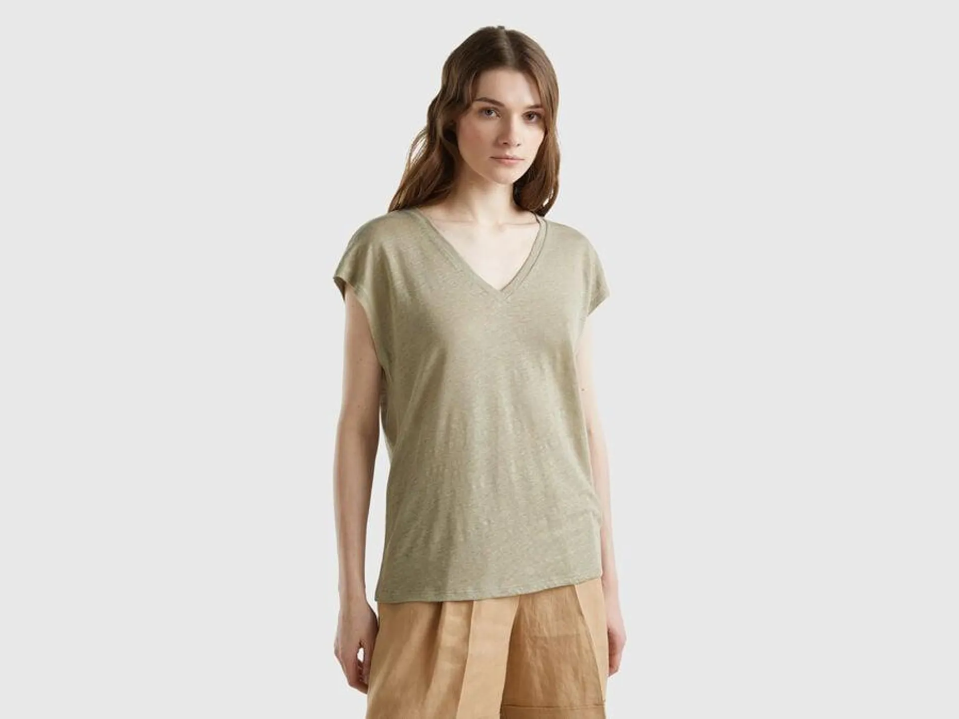 V-neck t-shirt in pure linen