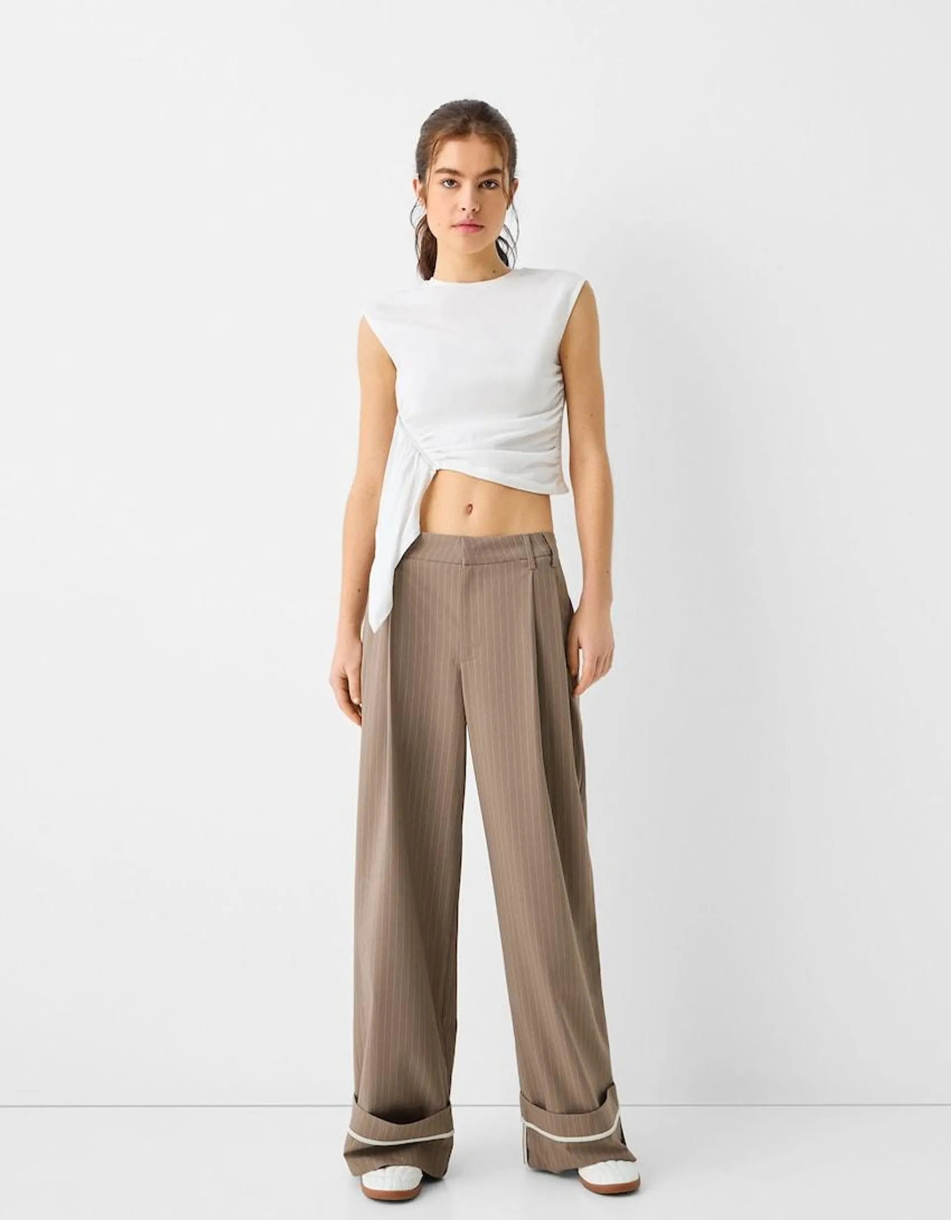 Wide leg trousers with darts
