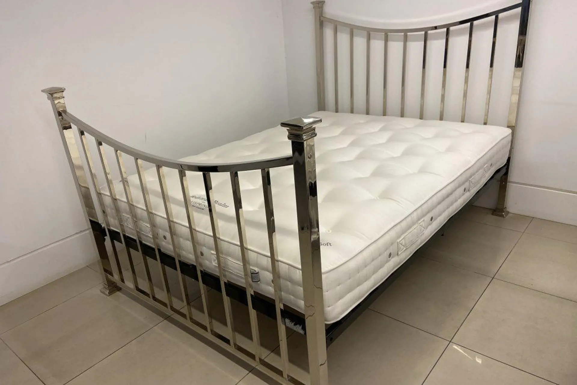 Sage Bedstead & Slatted Base with Vispring Bedstead Realm Mattress - Ex Display.