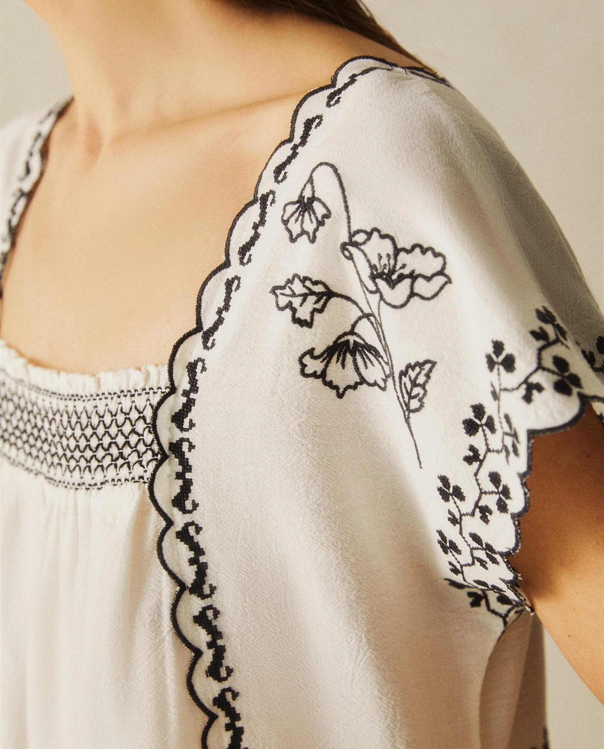 EMBROIDERED COTTON AND LINEN DRESS