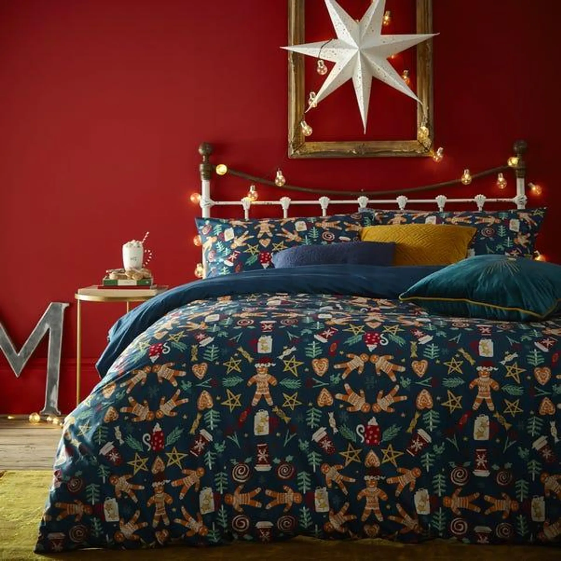 furn. Yuletide Treats Premium Fleece Duvet Cover and Pillowcase Set Single