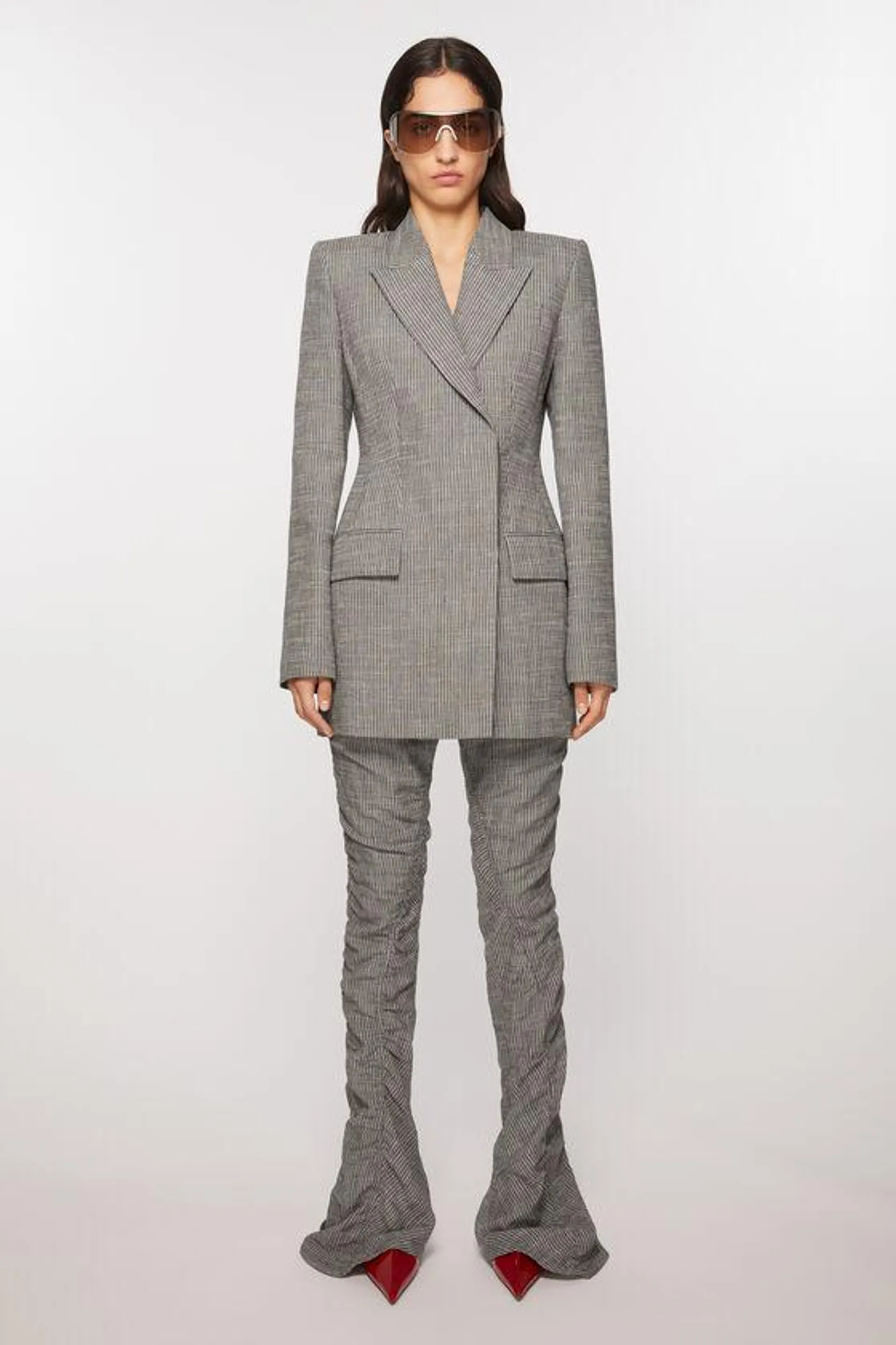 Fitted suit jacket