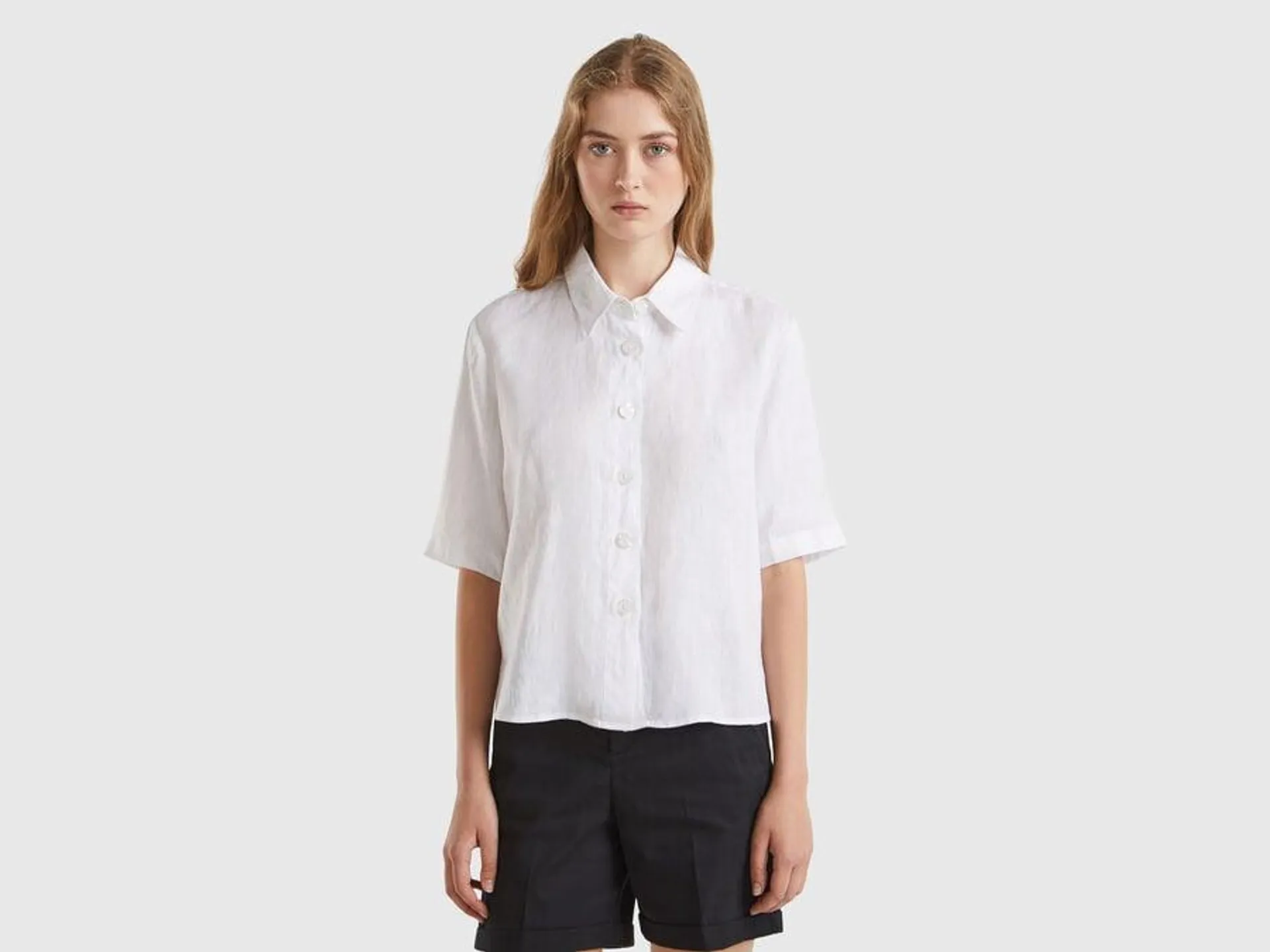 Short shirt in pure linen