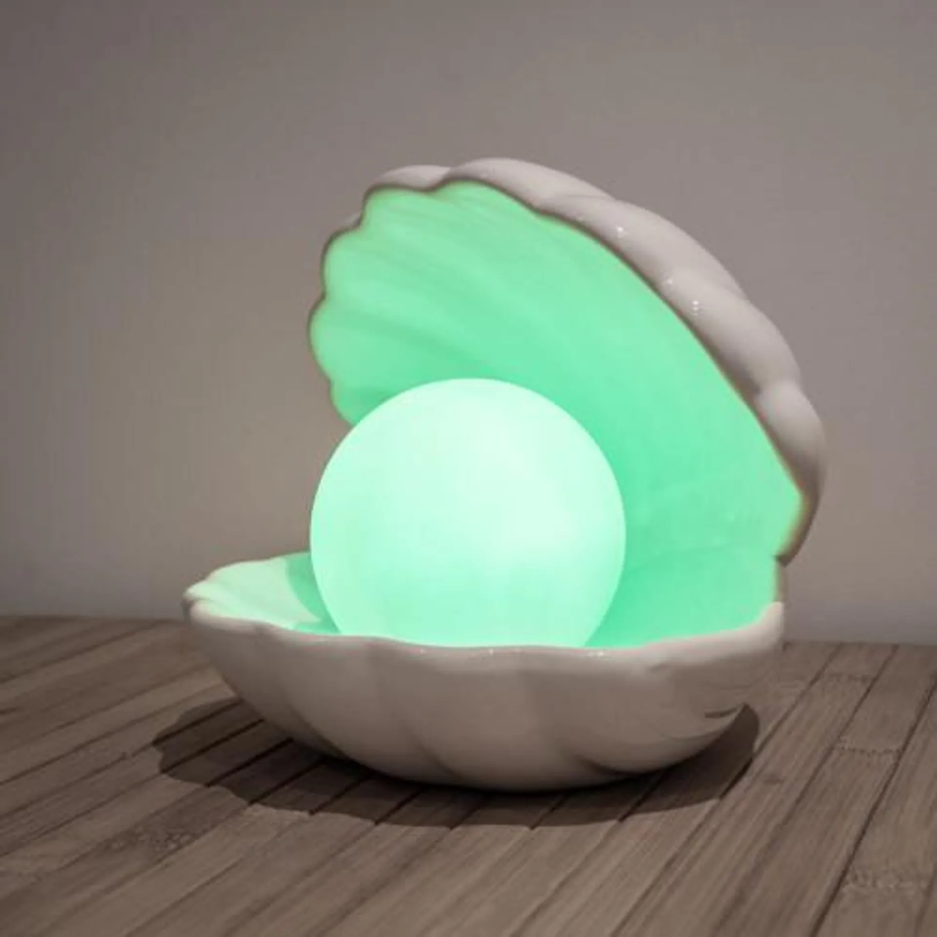 Colour-Changing Clam Light